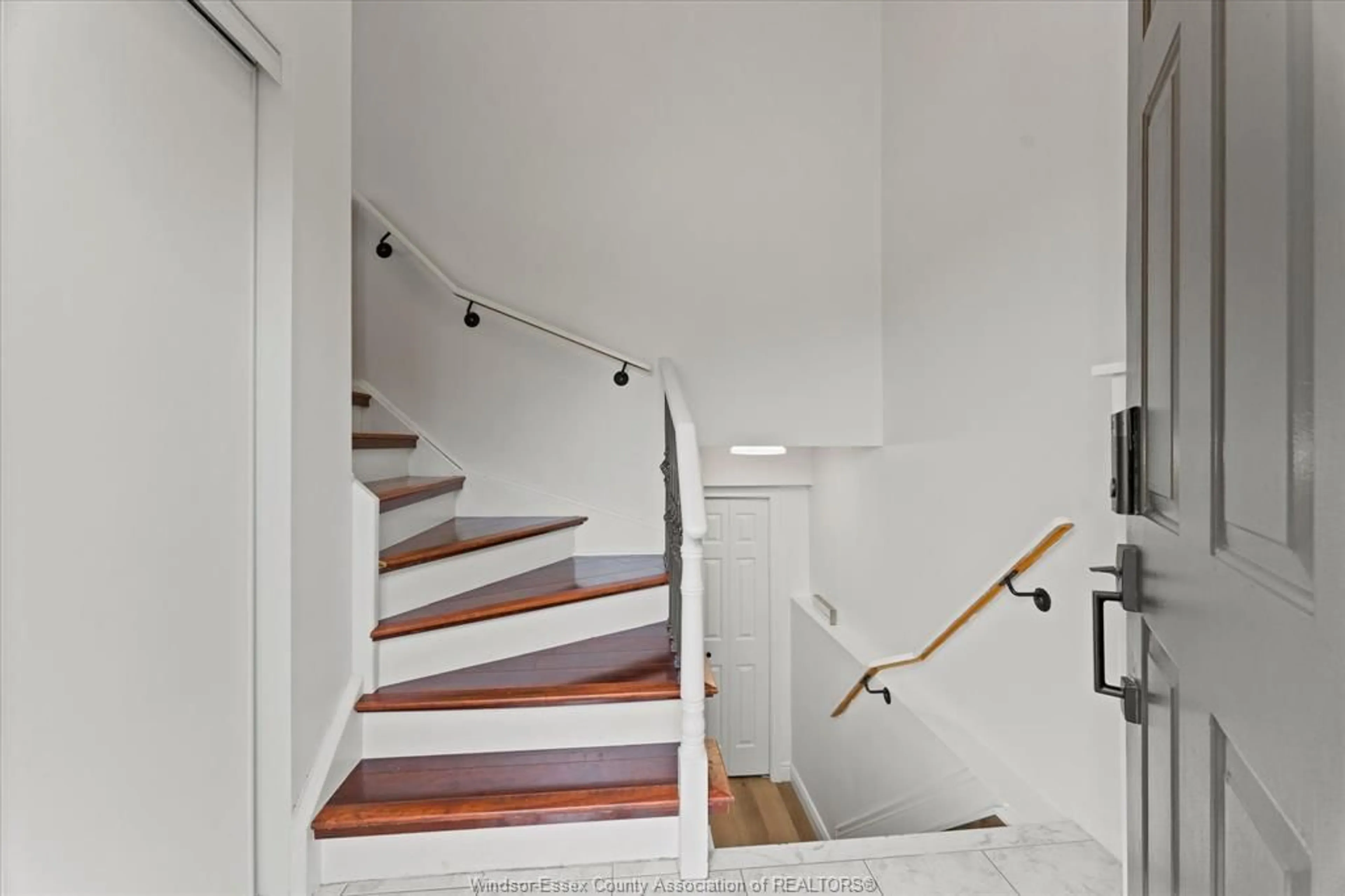 Stairs for 4241 PIONEER Ave, Windsor Ontario N9G 2W9