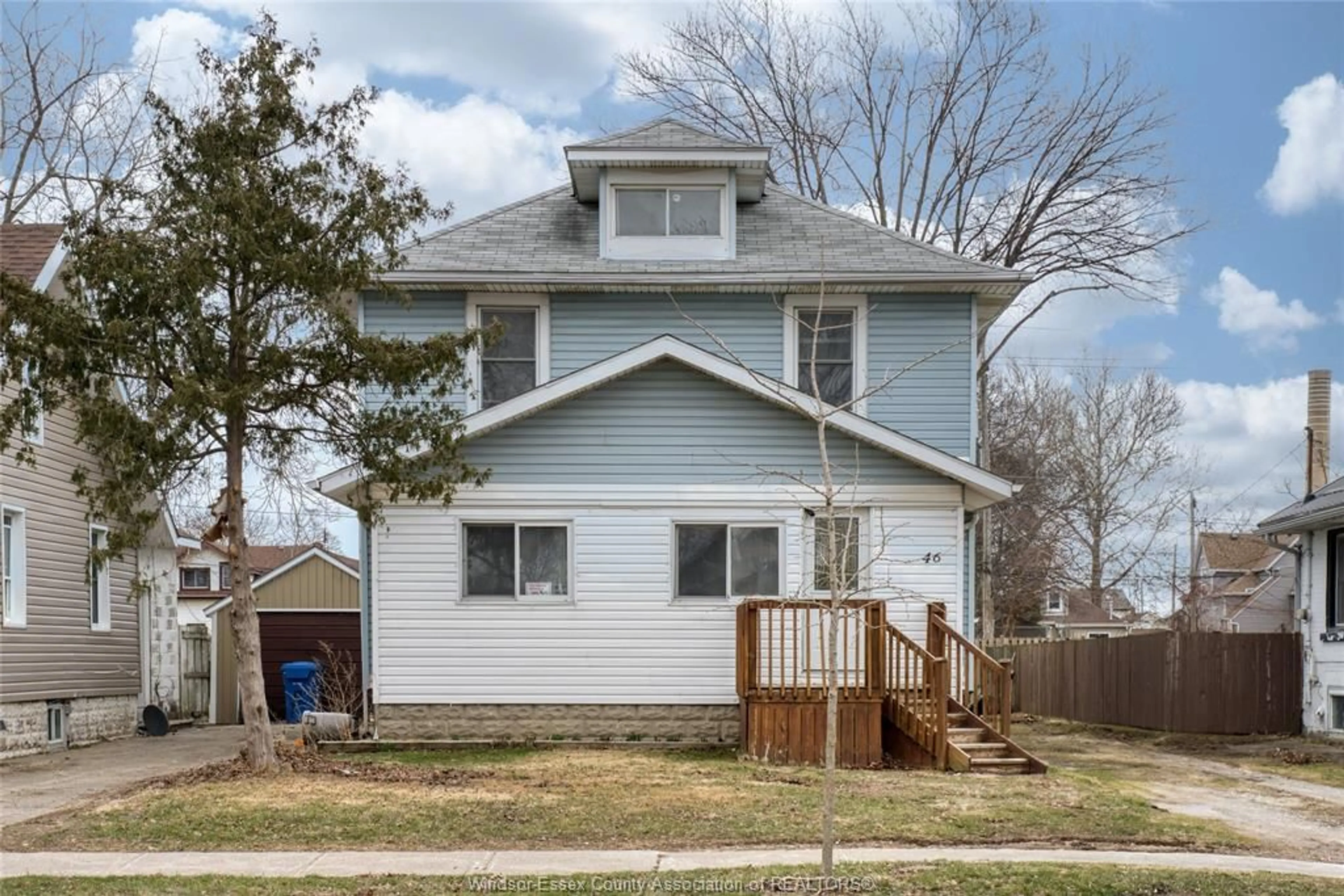 Home with vinyl exterior material, street for 46 Chestnut, Leamington Ontario N8H 3K3