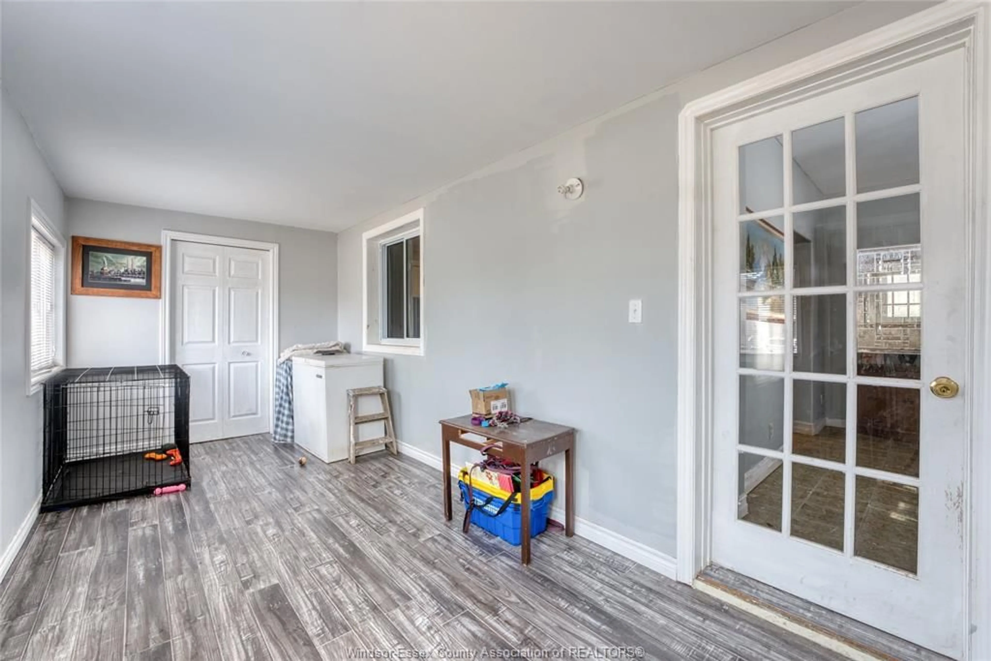 Indoor entryway for 46 Chestnut, Leamington Ontario N8H 3K3