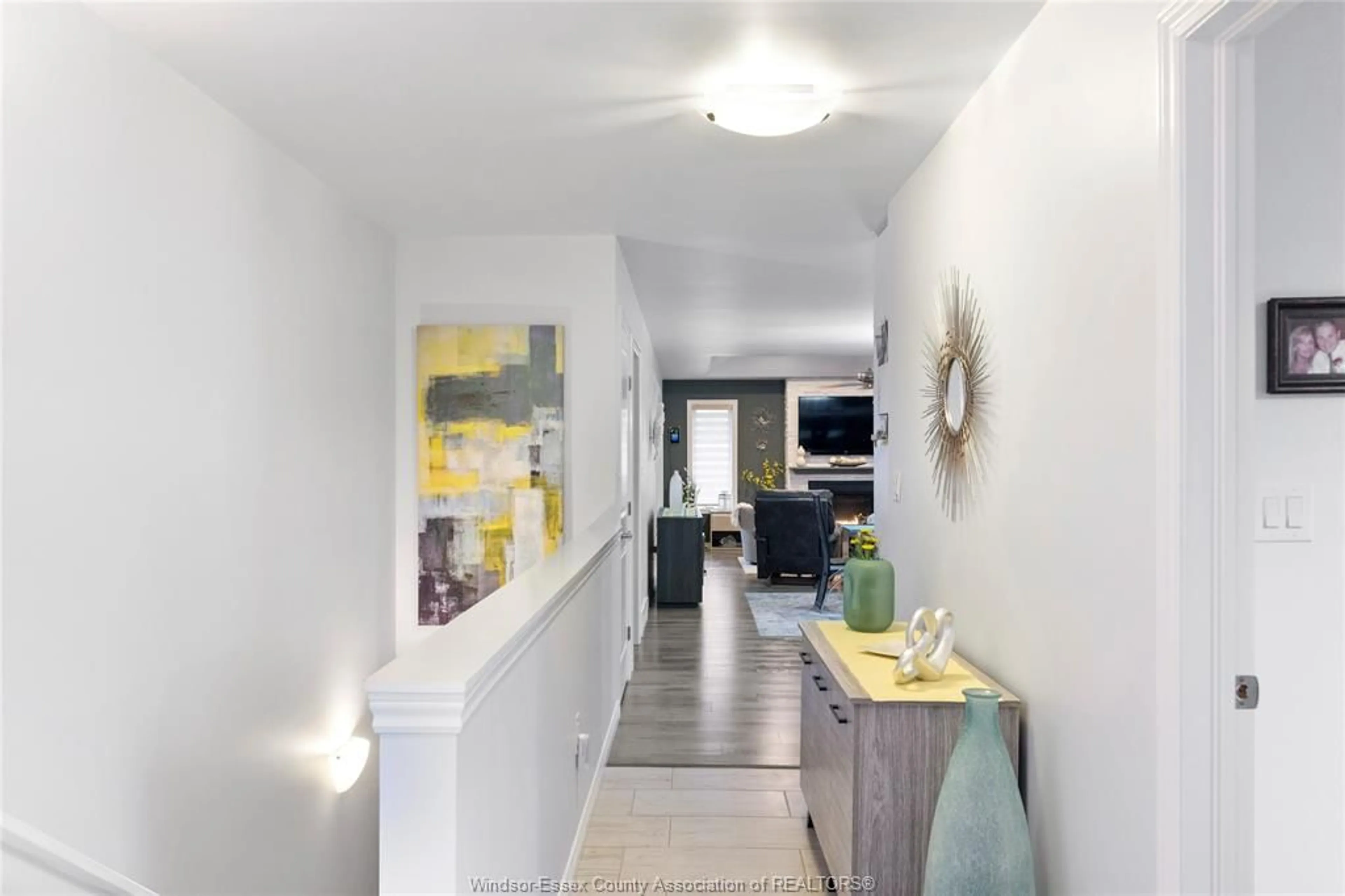 Indoor entryway for 132 RIVERFRONT Pk, Amherstburg Ontario N9V 0B8