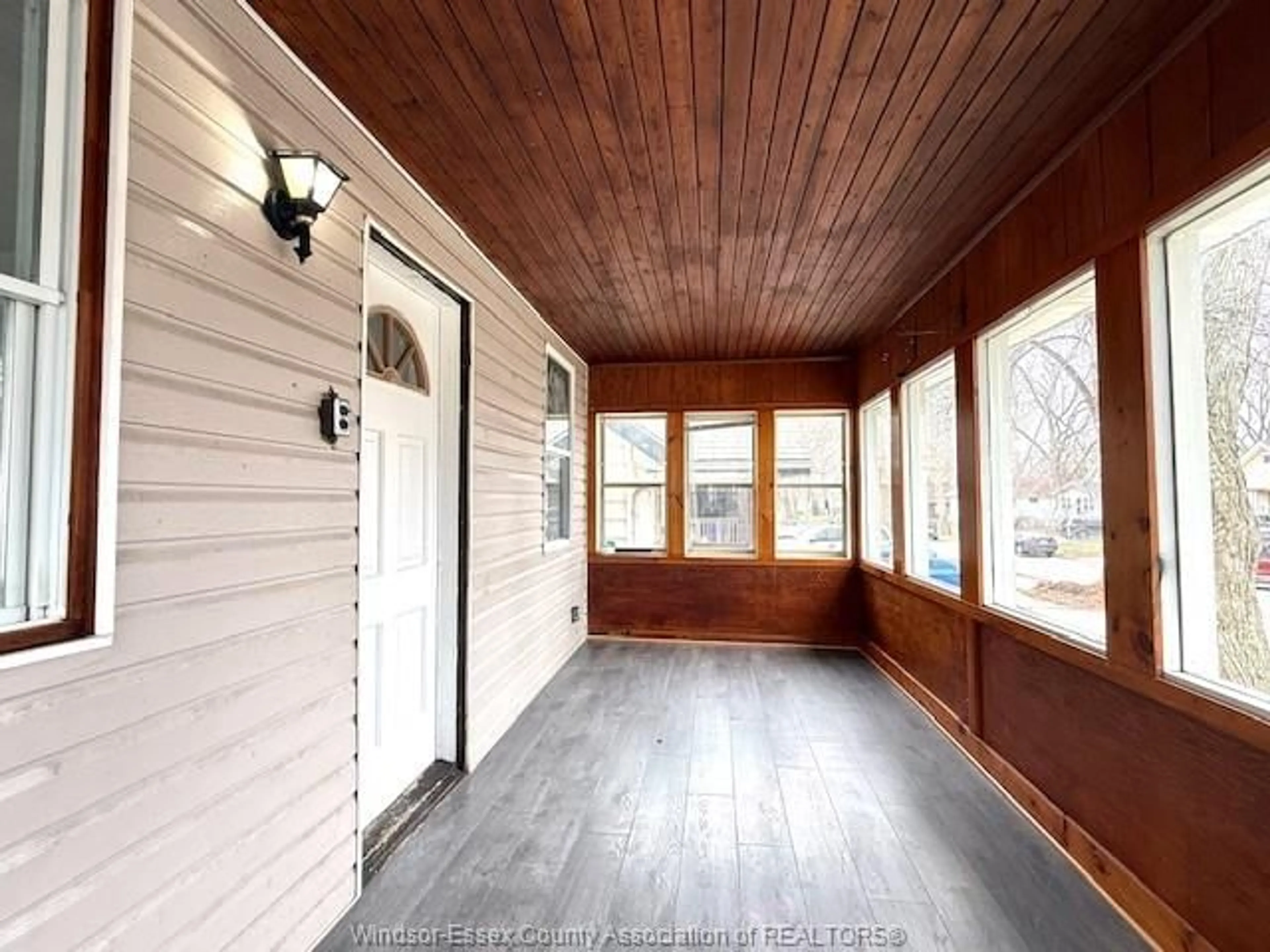 Indoor entryway for 1180 WIGLE Ave, Windsor Ontario N9C 3N1