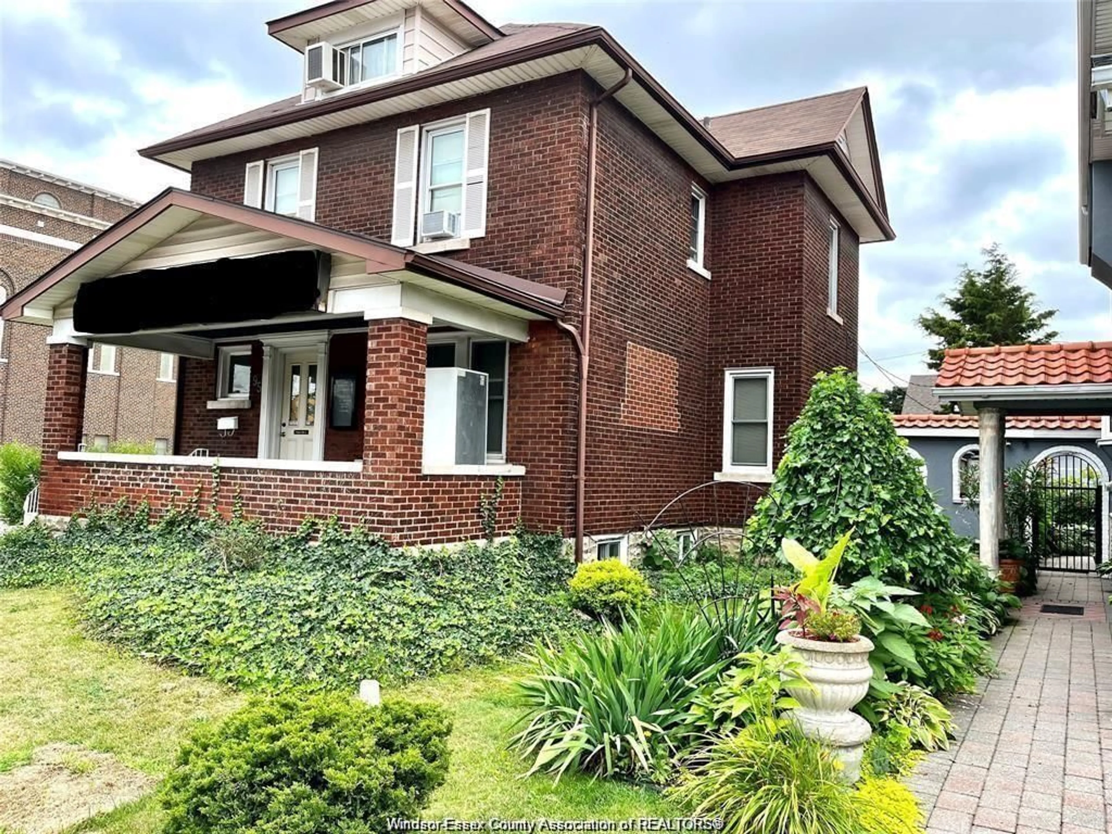 Home with brick exterior material, street for 95 GILES Blvd, Windsor Ontario N9A 4B8