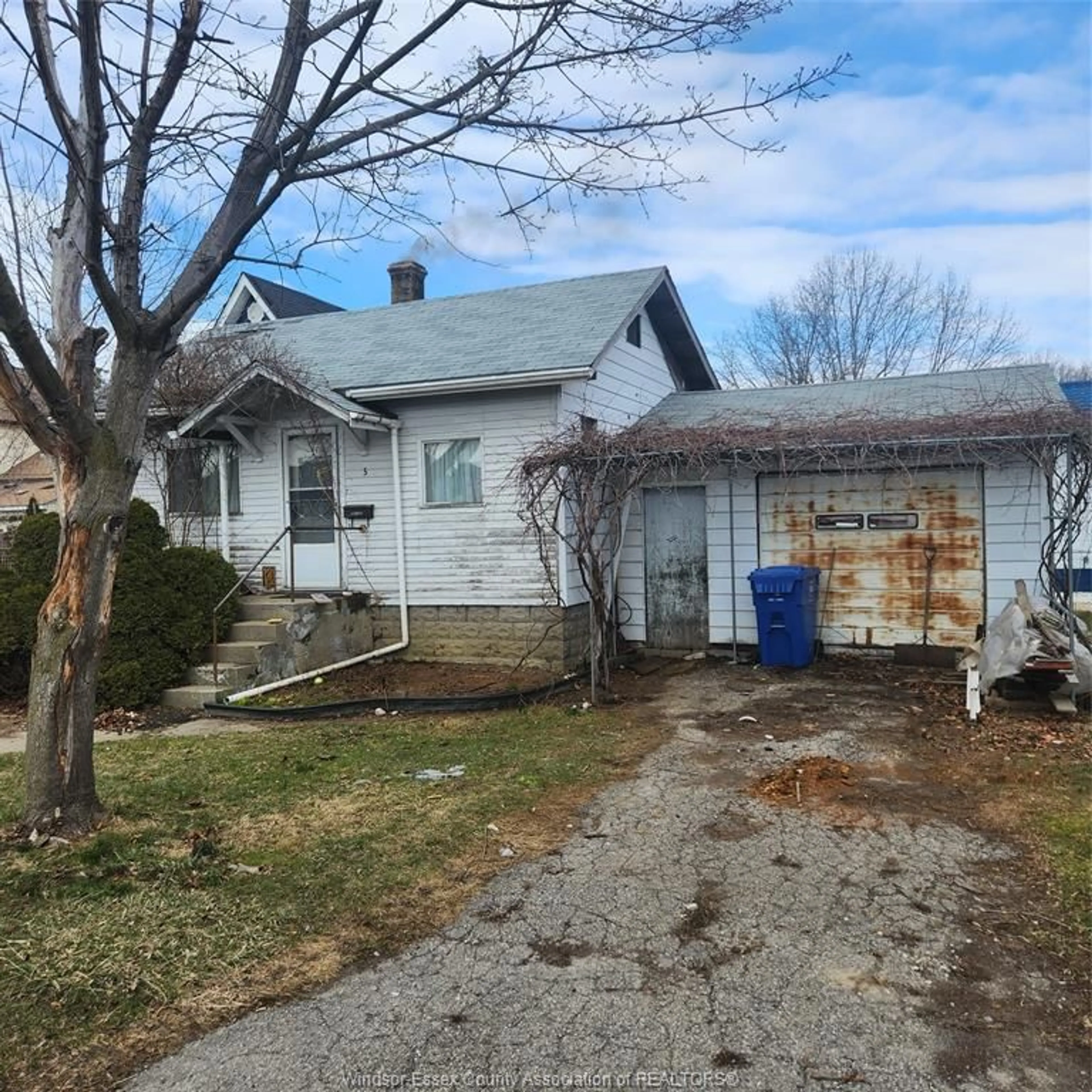 Unknown for 5 Howard St, Leamington Ontario N8H 1G4