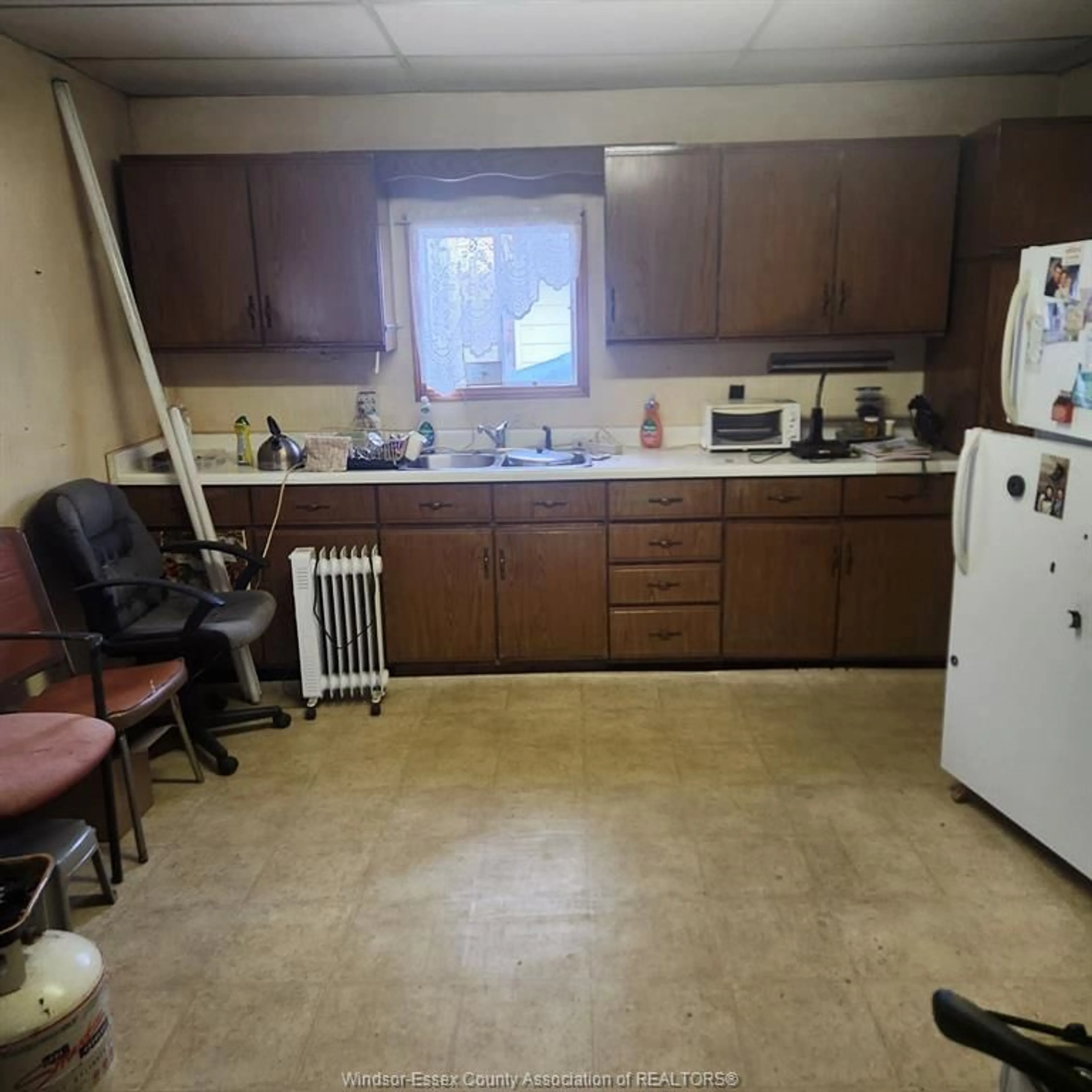 Unknown for 5 Howard St, Leamington Ontario N8H 1G4