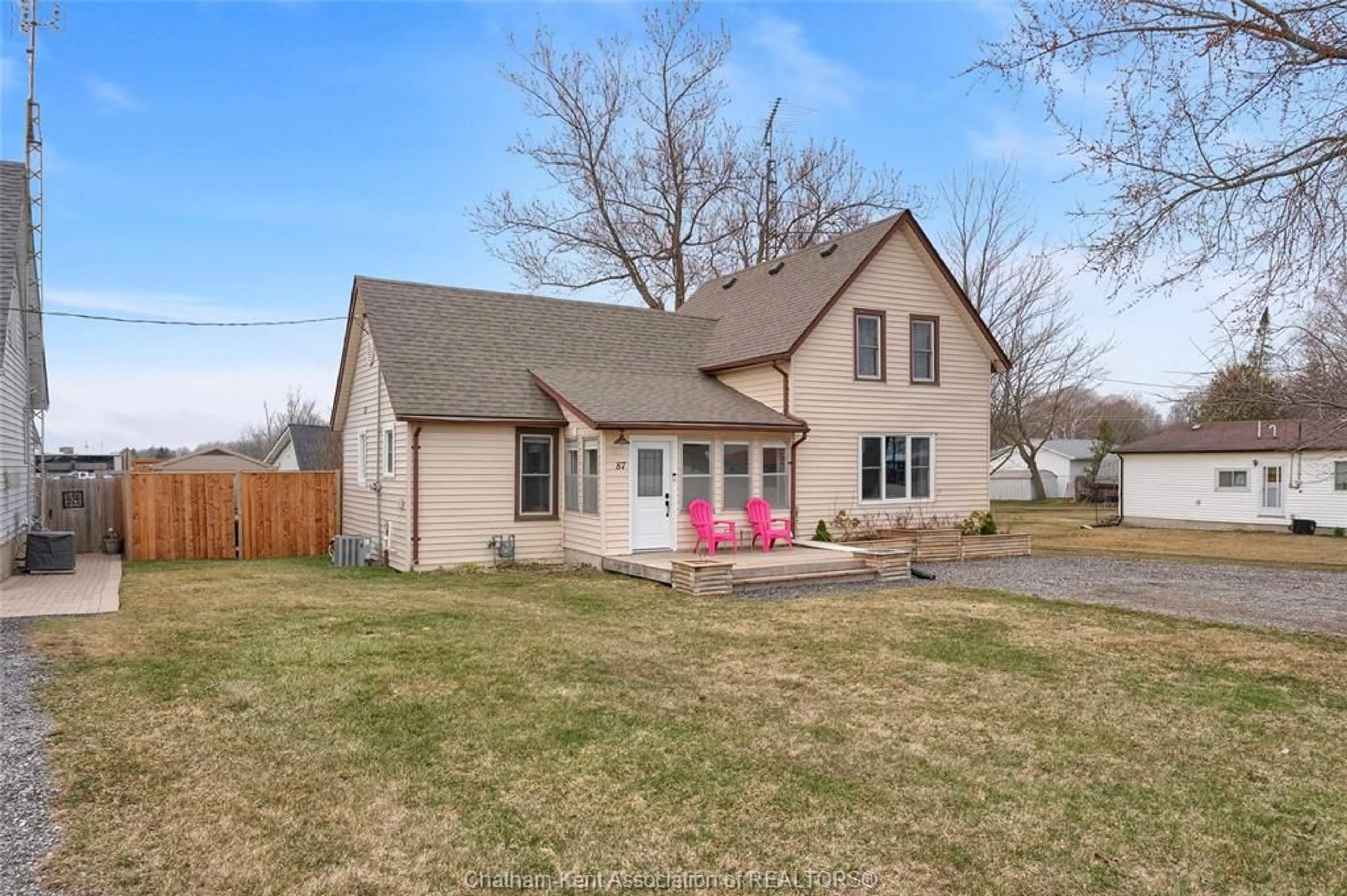 A pic from outside/outdoor area/front of a property/back of a property/a pic from drone, street for 87 Erie St, Ridgetown Ontario N0P 2C0