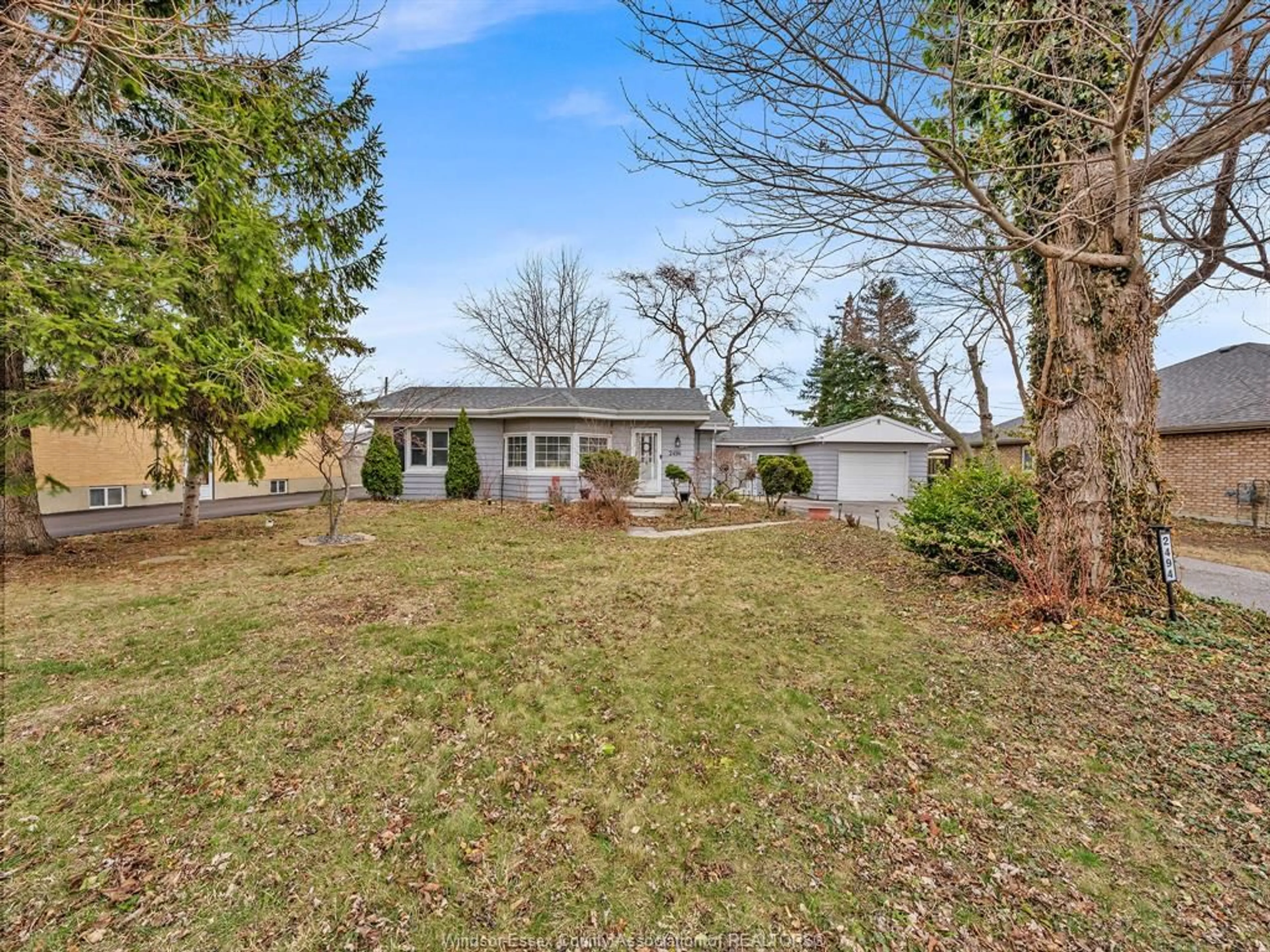 A pic from outside/outdoor area/front of a property/back of a property/a pic from drone, street for 2494 LLOYD GEORGE, Windsor Ontario N8T 2T4