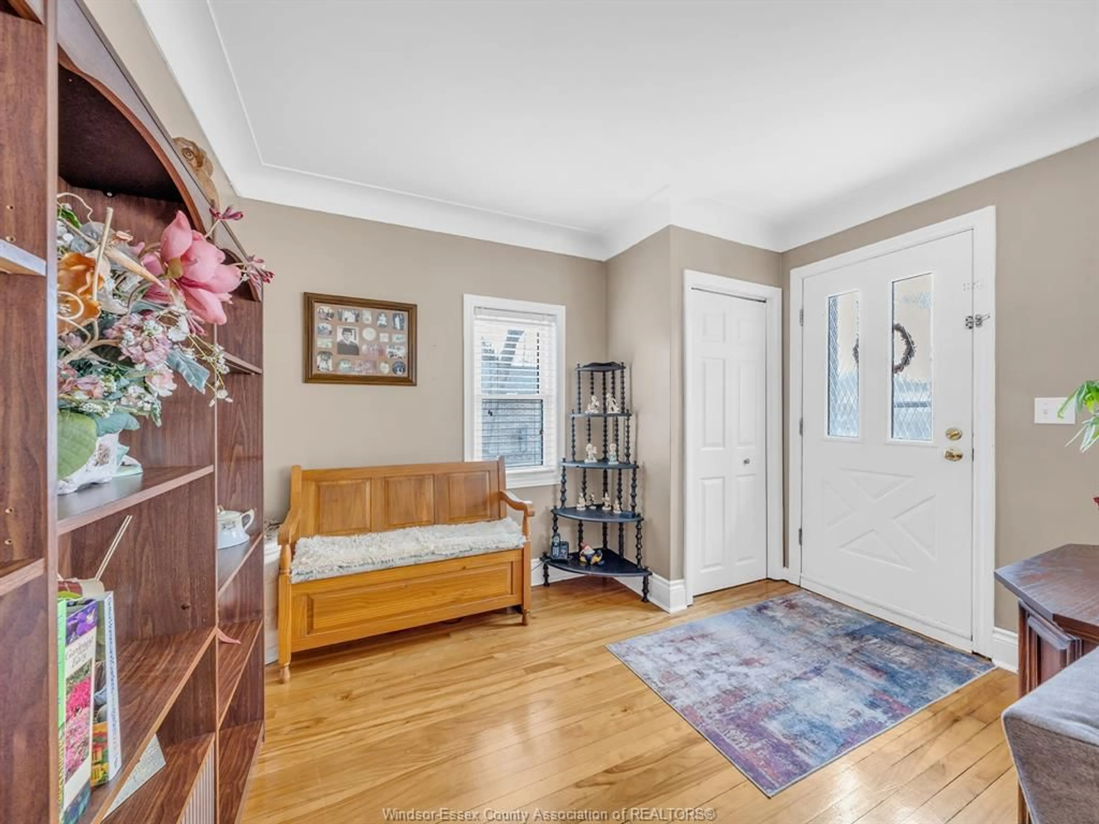 Indoor entryway for 2494 LLOYD GEORGE, Windsor Ontario N8T 2T4