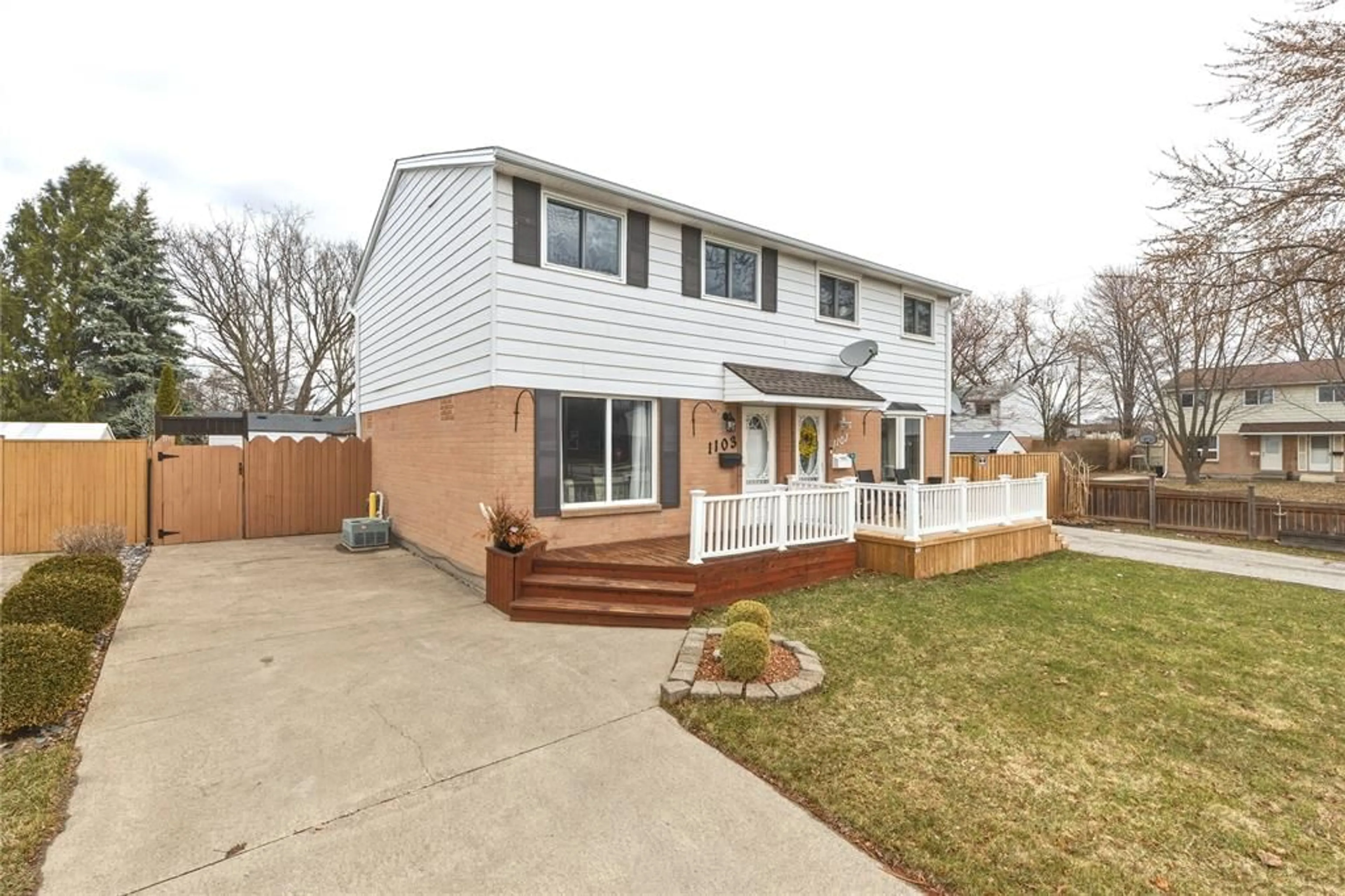 Unknown for 1103 CARDIFF Crt, Sarnia Ontario N7S 4B6