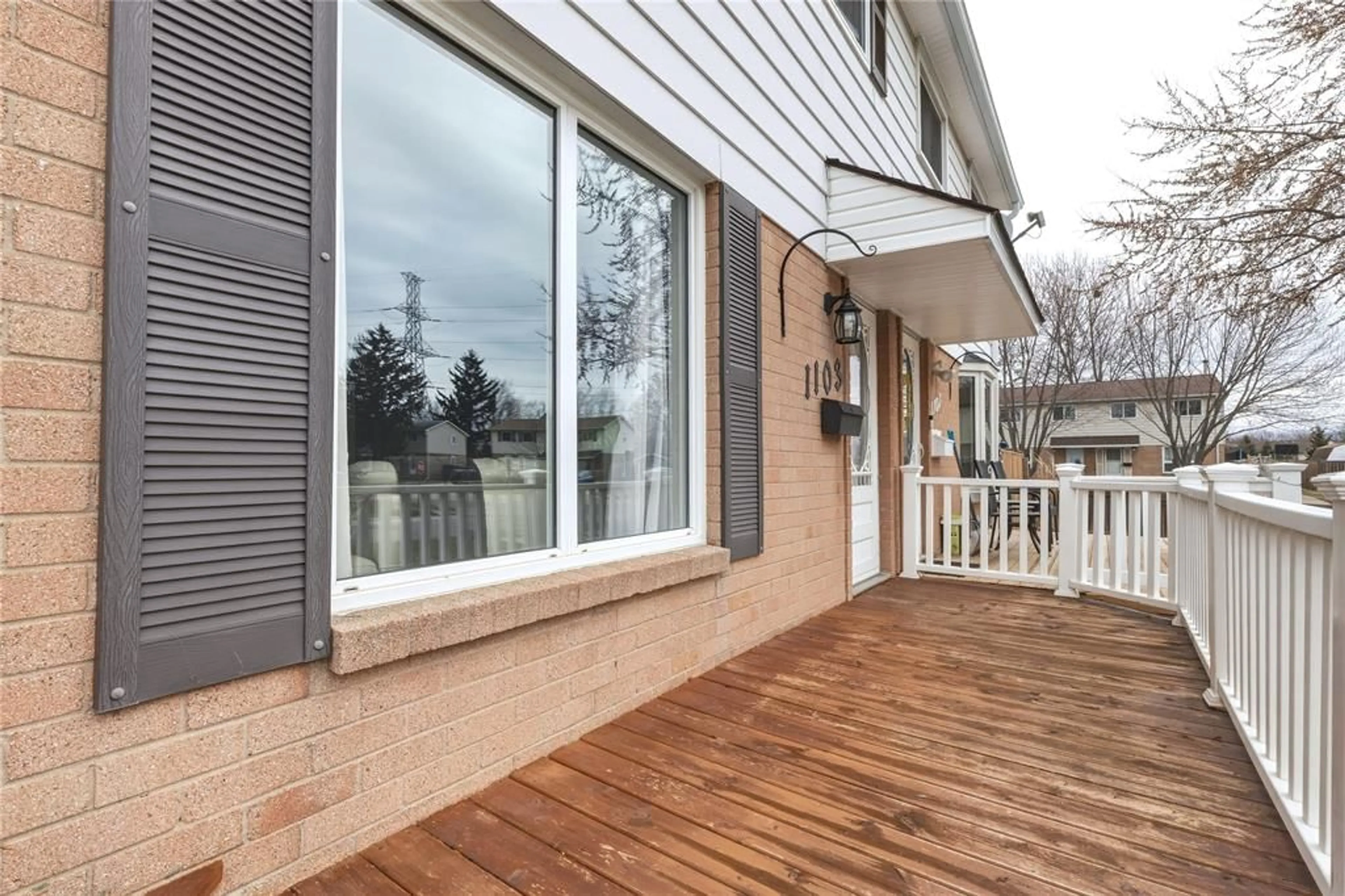 Home with vinyl exterior material, street for 1103 CARDIFF Crt, Sarnia Ontario N7S 4B6