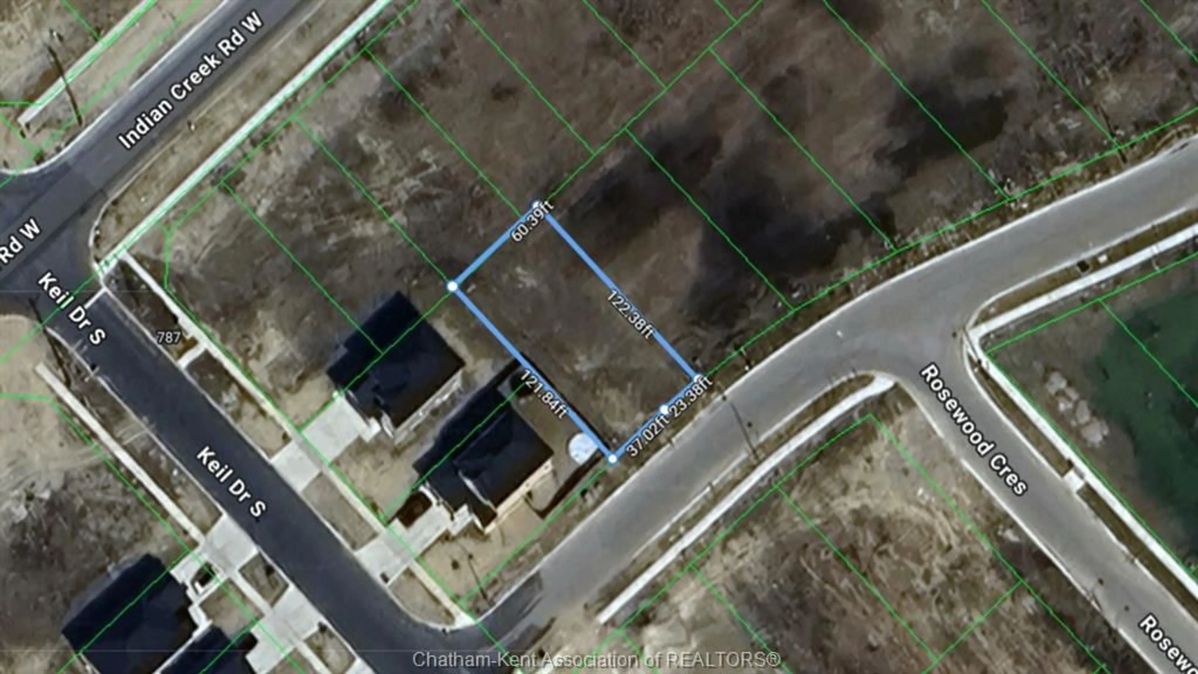 A pic from outside/outdoor area/front of a property/back of a property/a pic from drone, street for 11 Rosewood Cres, Chatham Ontario N7M 0V4