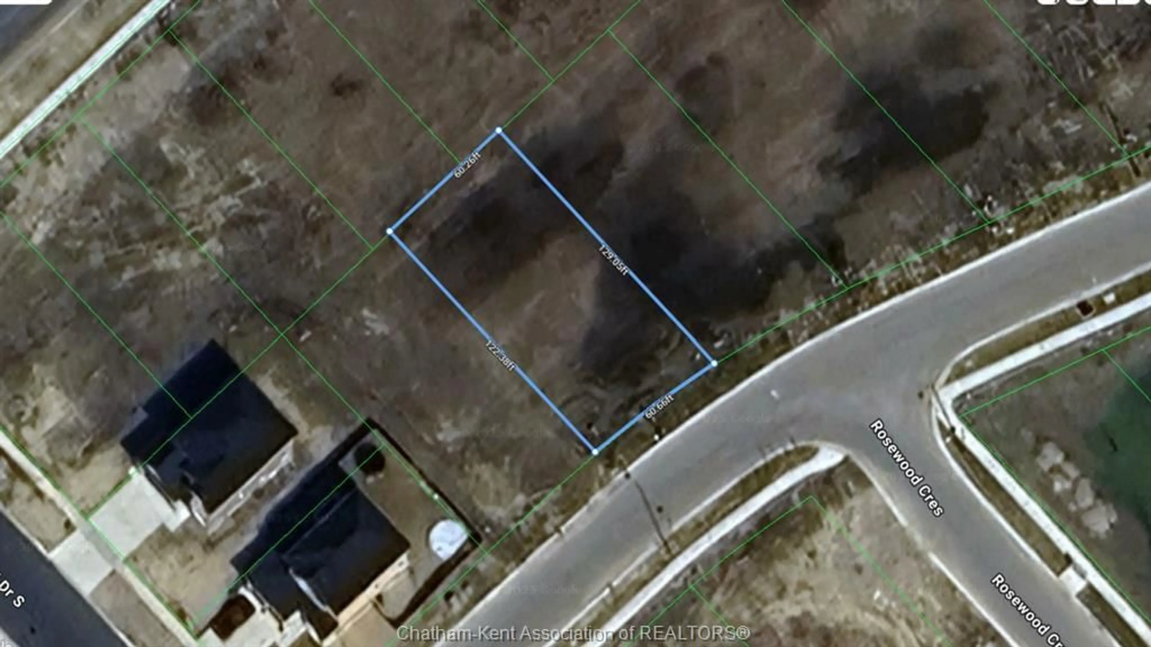 A pic from outside/outdoor area/front of a property/back of a property/a pic from drone, street for 15 Rosewood Cres, Chatham Ontario N7M 0V4