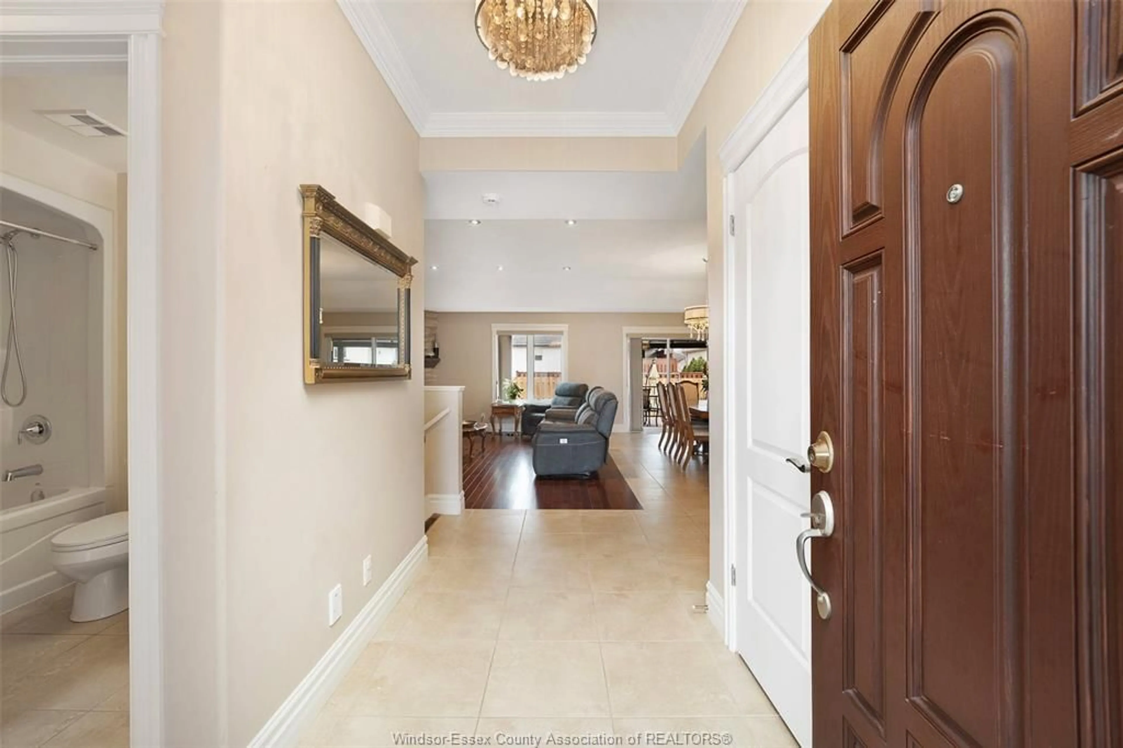 Indoor foyer for 449 RENE DR, LaSalle Ontario N9J 3R3