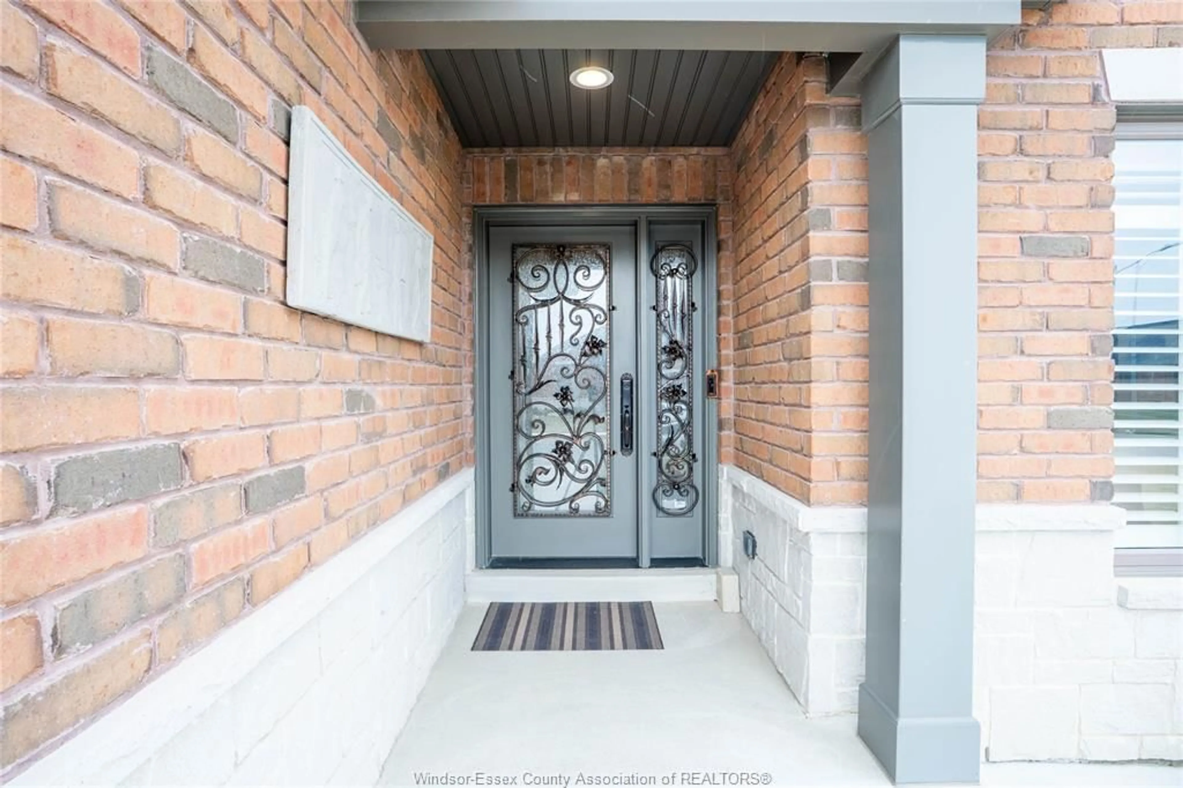 Indoor entryway for 1240 TOM TOTH, LaSalle Ontario N9H 0L9