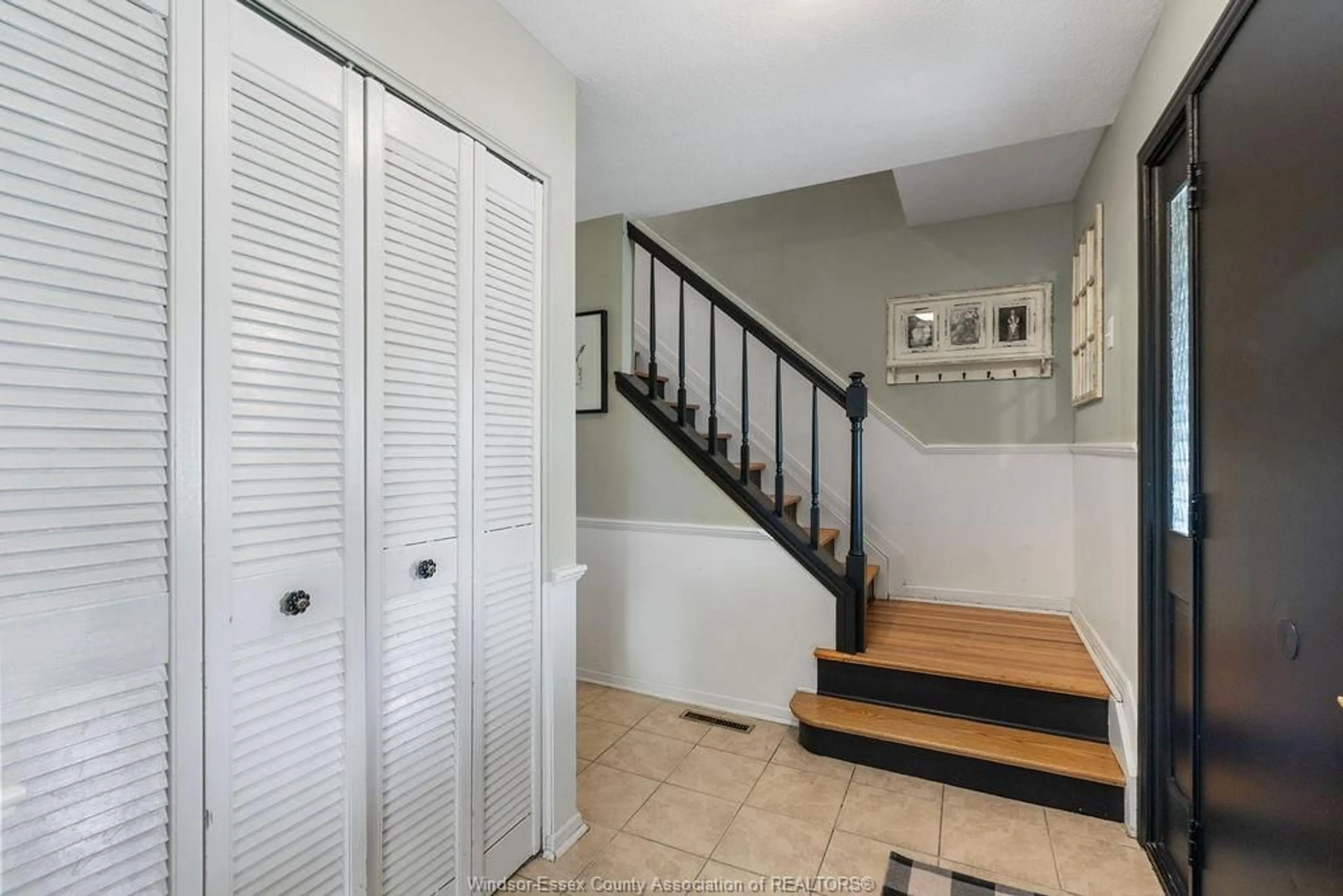 Unknown for 5775 Cabot, LaSalle Ontario N9H 1L9