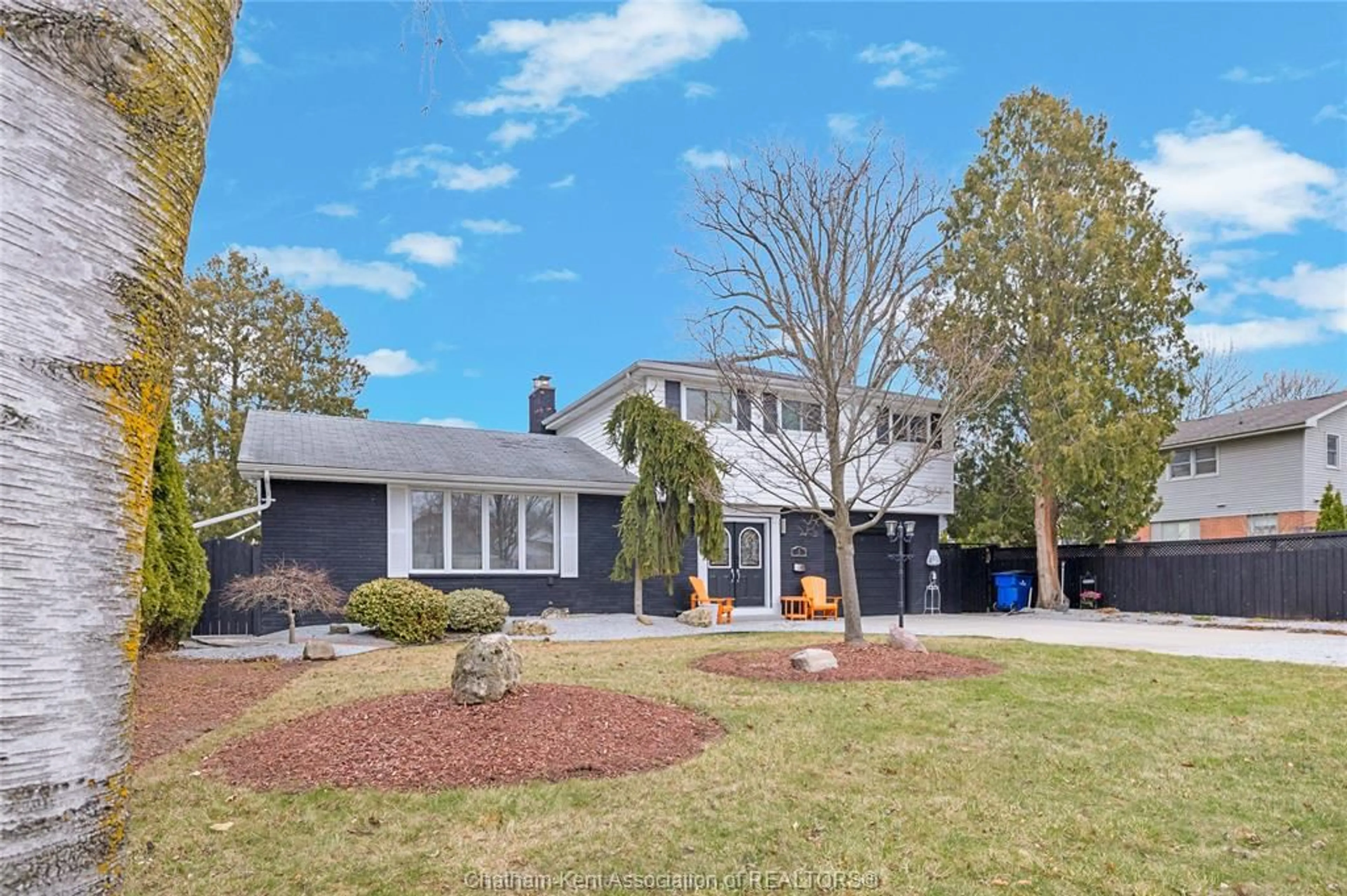 Unknown for 5 Phyllis Ave, Chatham Ontario N7M 3B8