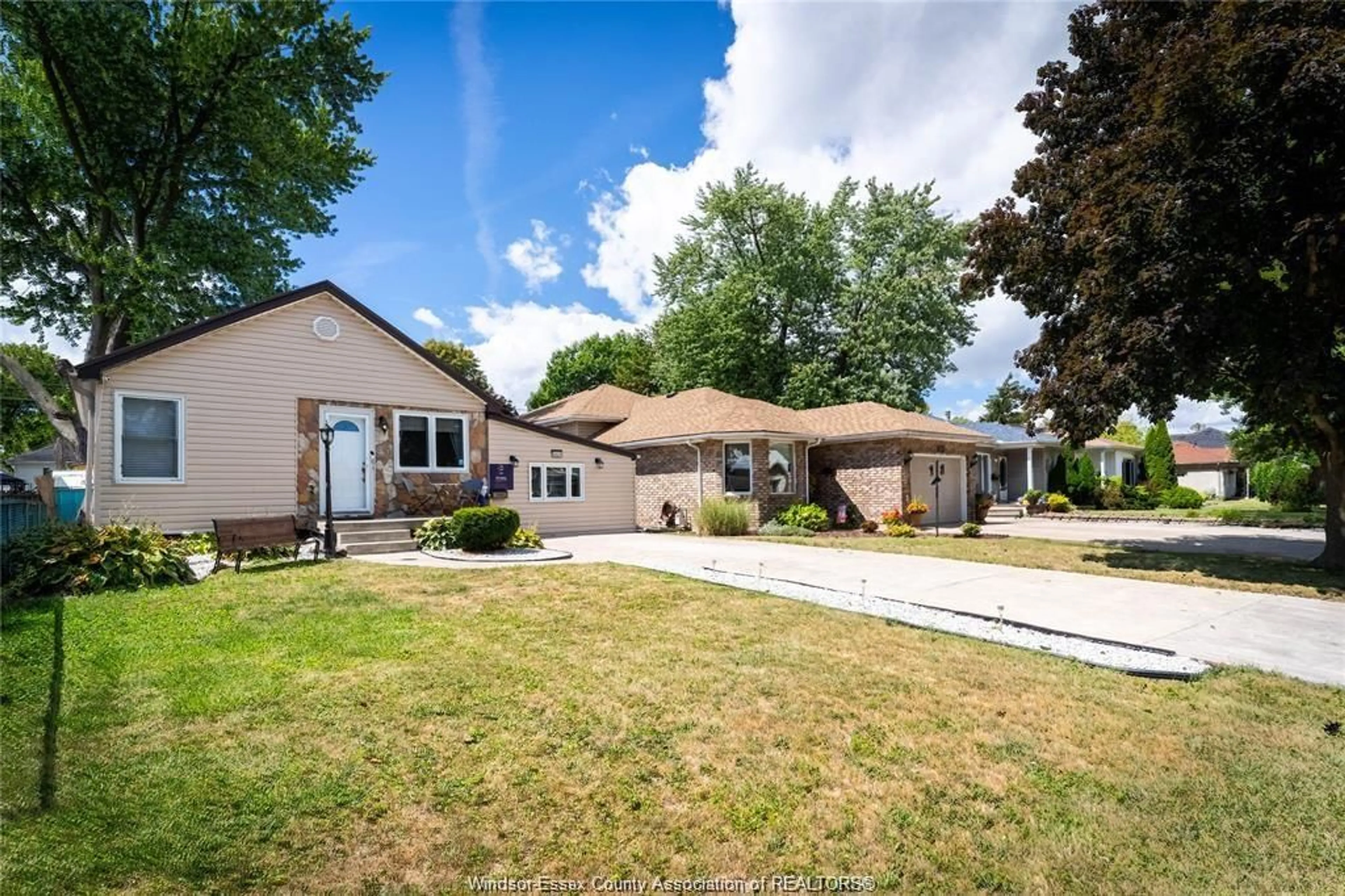 A pic from outside/outdoor area/front of a property/back of a property/a pic from drone, street for 2621 TOURANGEAU, Windsor Ontario N8W 4P2