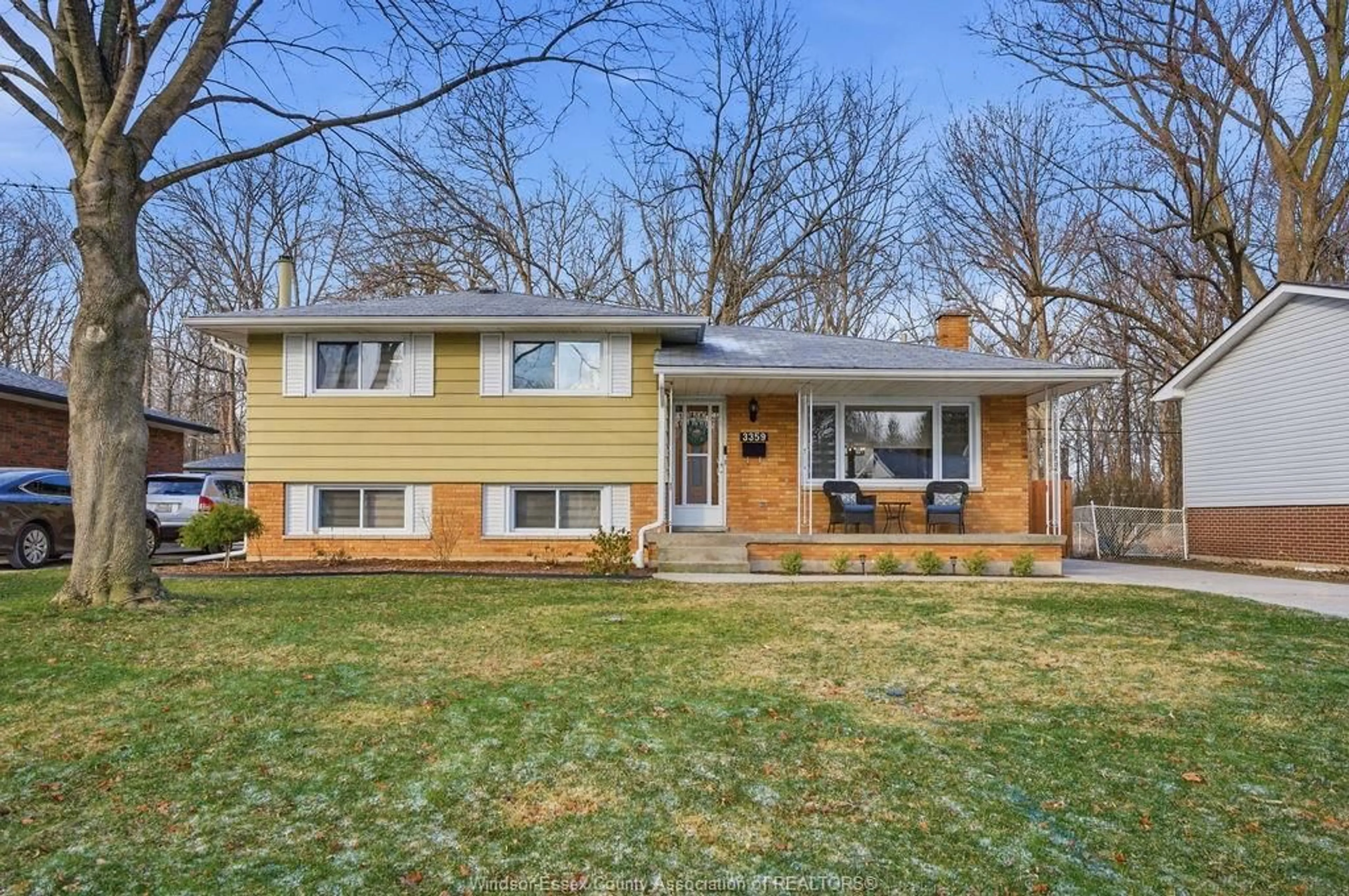 Home with vinyl exterior material, street for 3359 ASKIN Ave, Windsor Ontario N9E 3J6