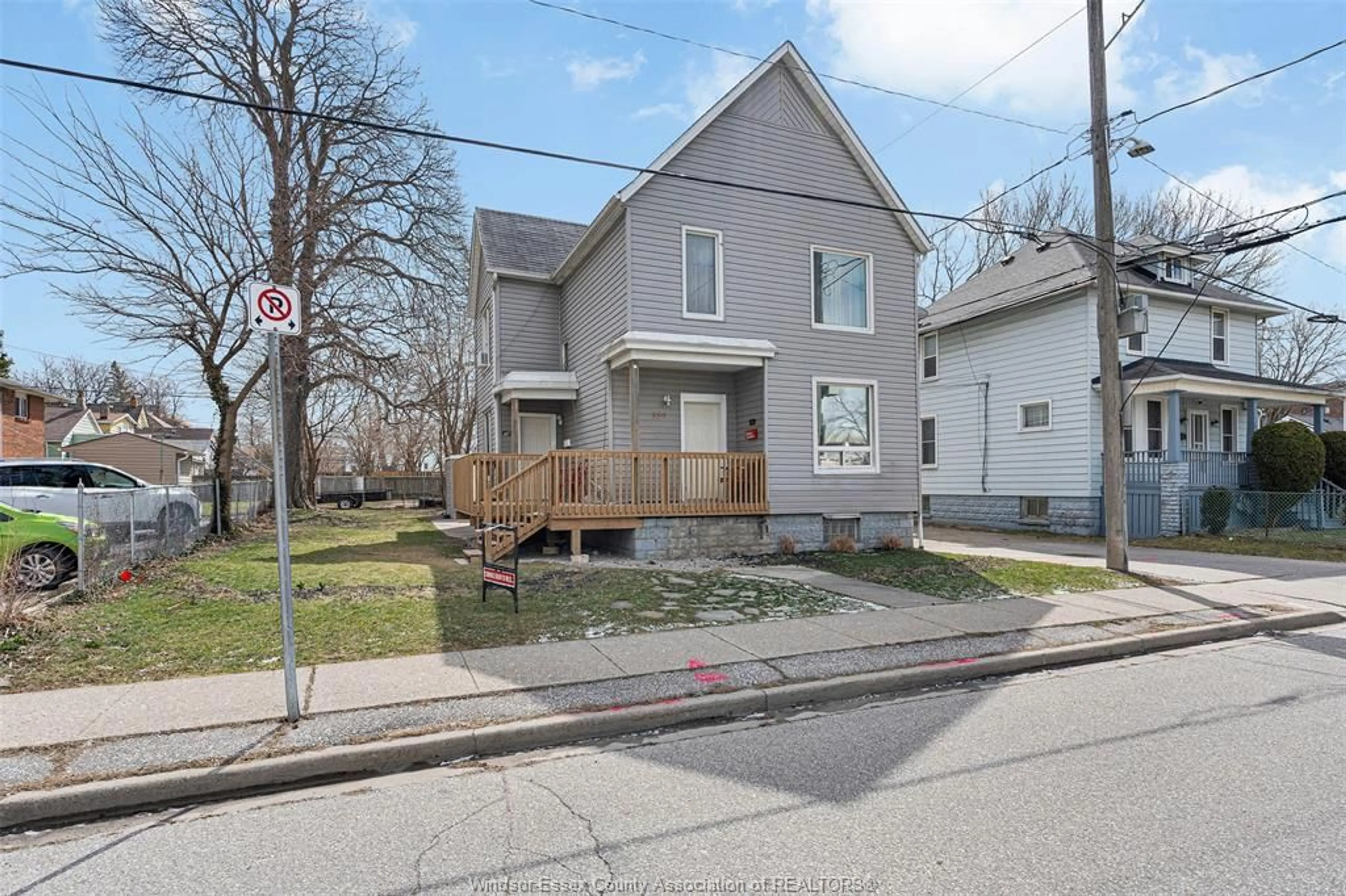 A pic from outside/outdoor area/front of a property/back of a property/a pic from drone, street for 559 ASSUMPTION, Windsor Ontario N9A 3B3