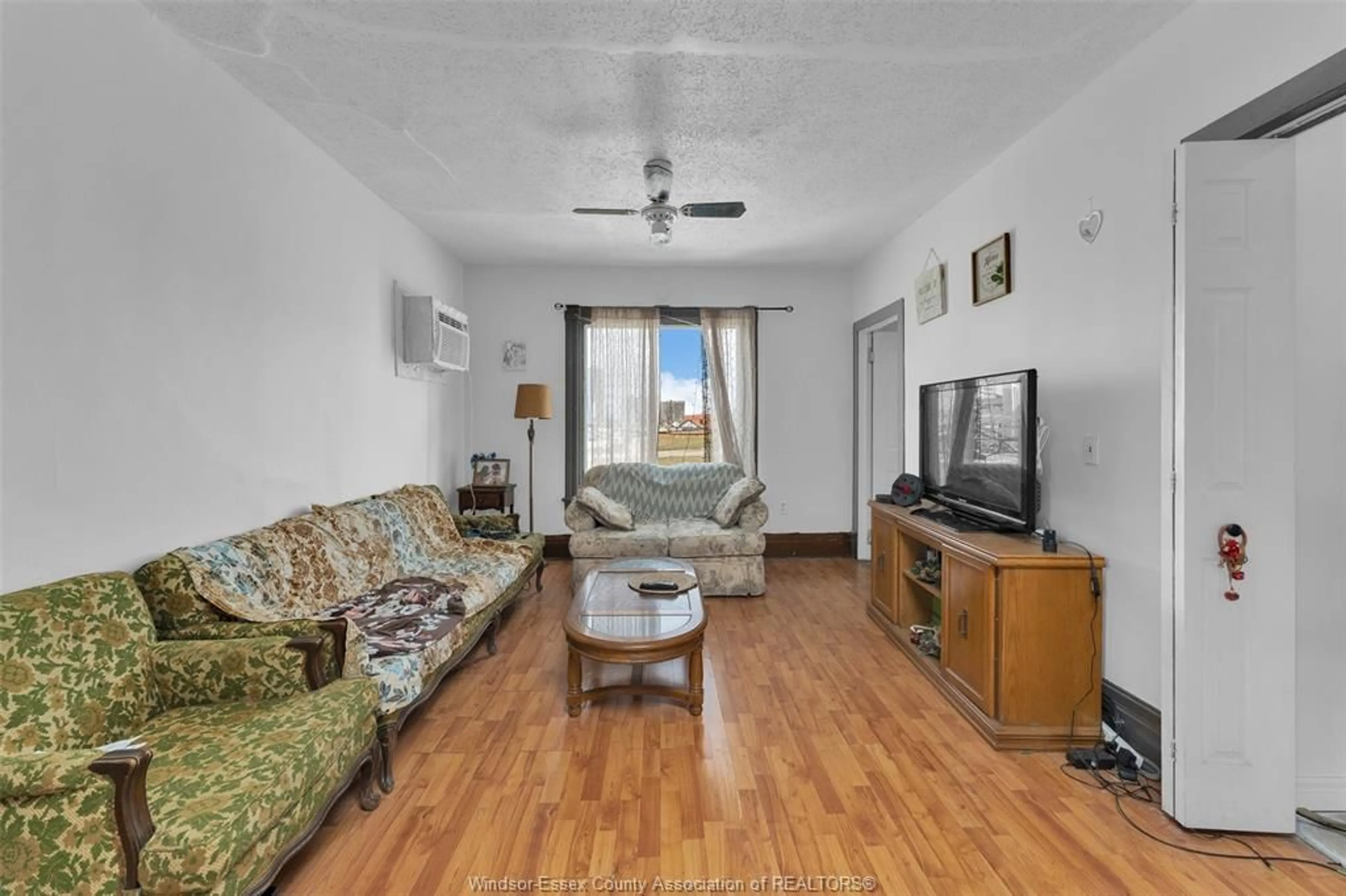 Living room with furniture, unknown for 559 ASSUMPTION, Windsor Ontario N9A 3B3