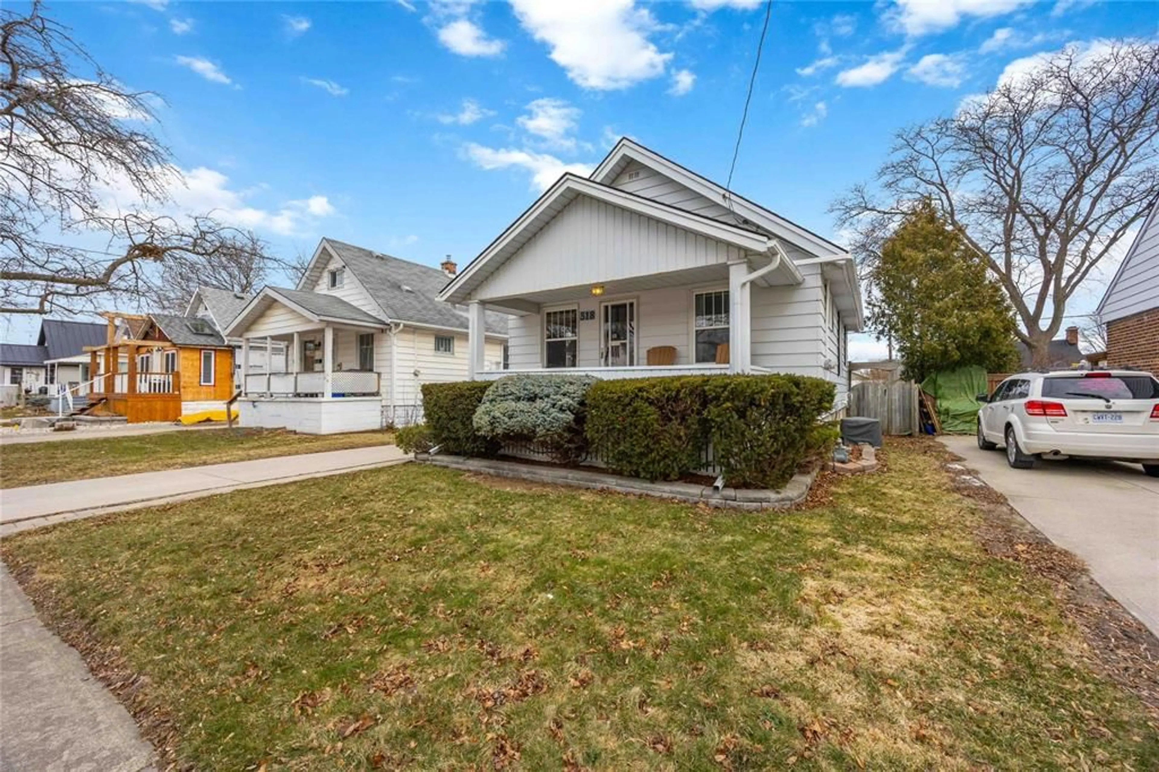 Home with vinyl exterior material, street for 318 Cobden St, Sarnia Ontario N7T 4A3