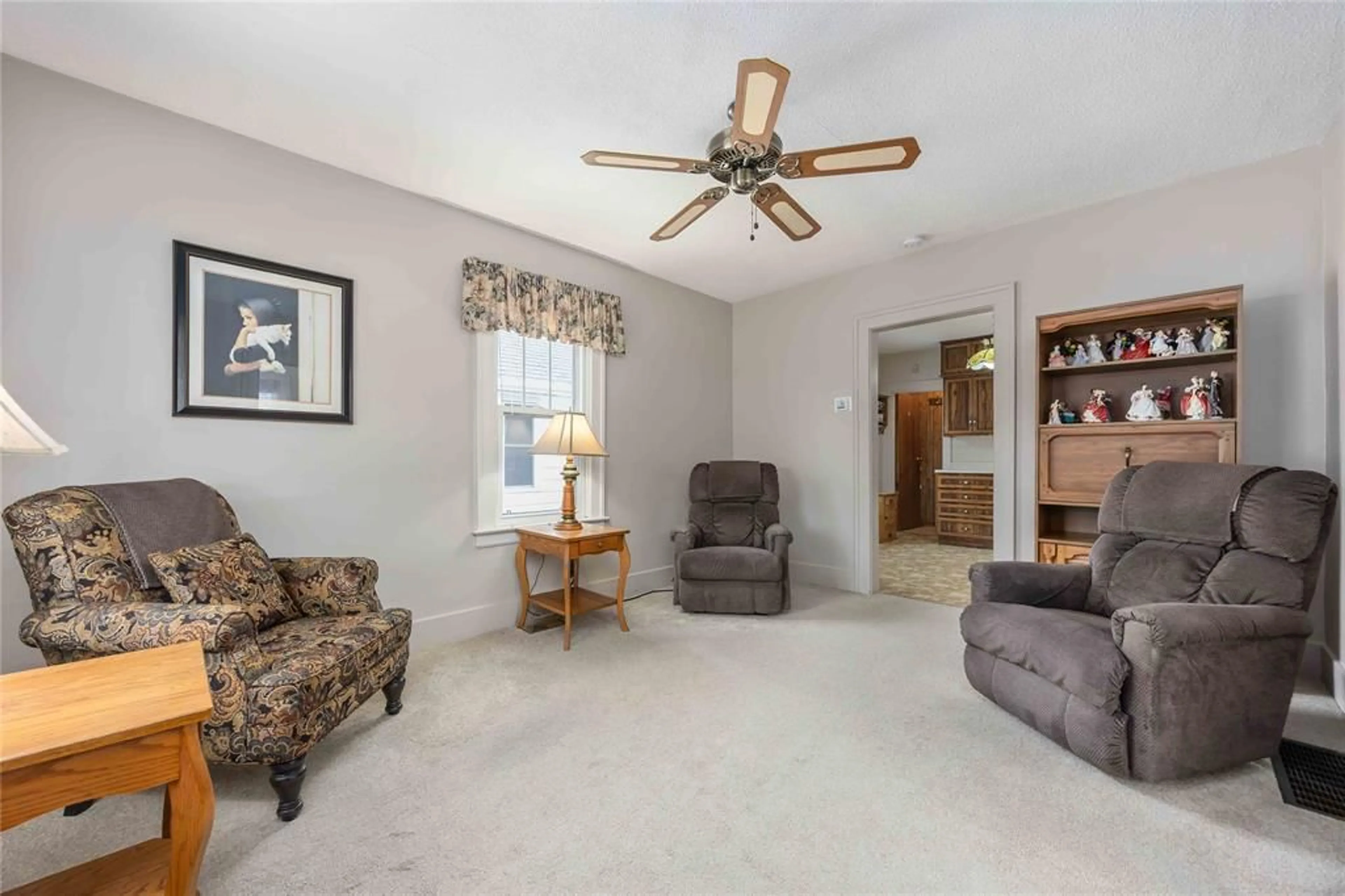 Living room with furniture, unknown for 318 Cobden St, Sarnia Ontario N7T 4A3