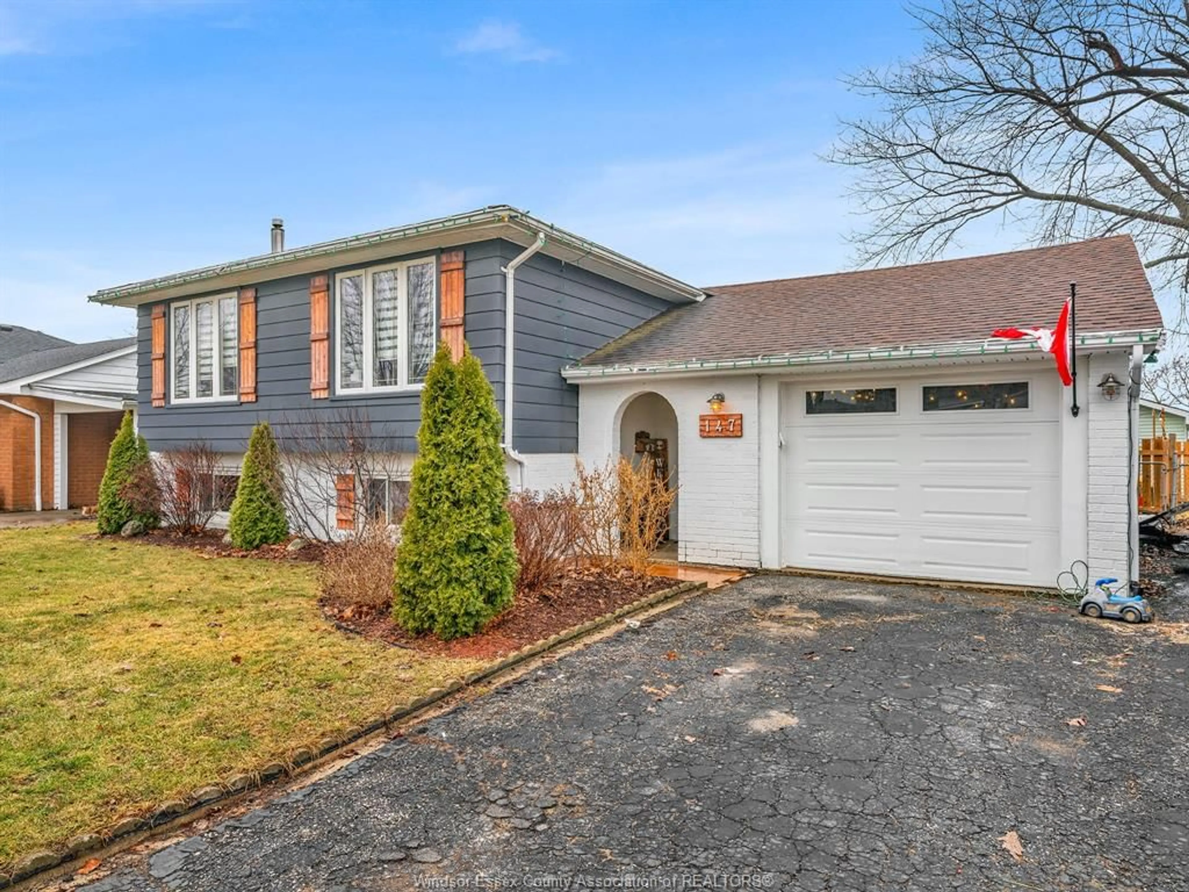 Home with vinyl exterior material, street for 147 BOARDWALK Ave, Amherstburg Ontario N9V 3C9