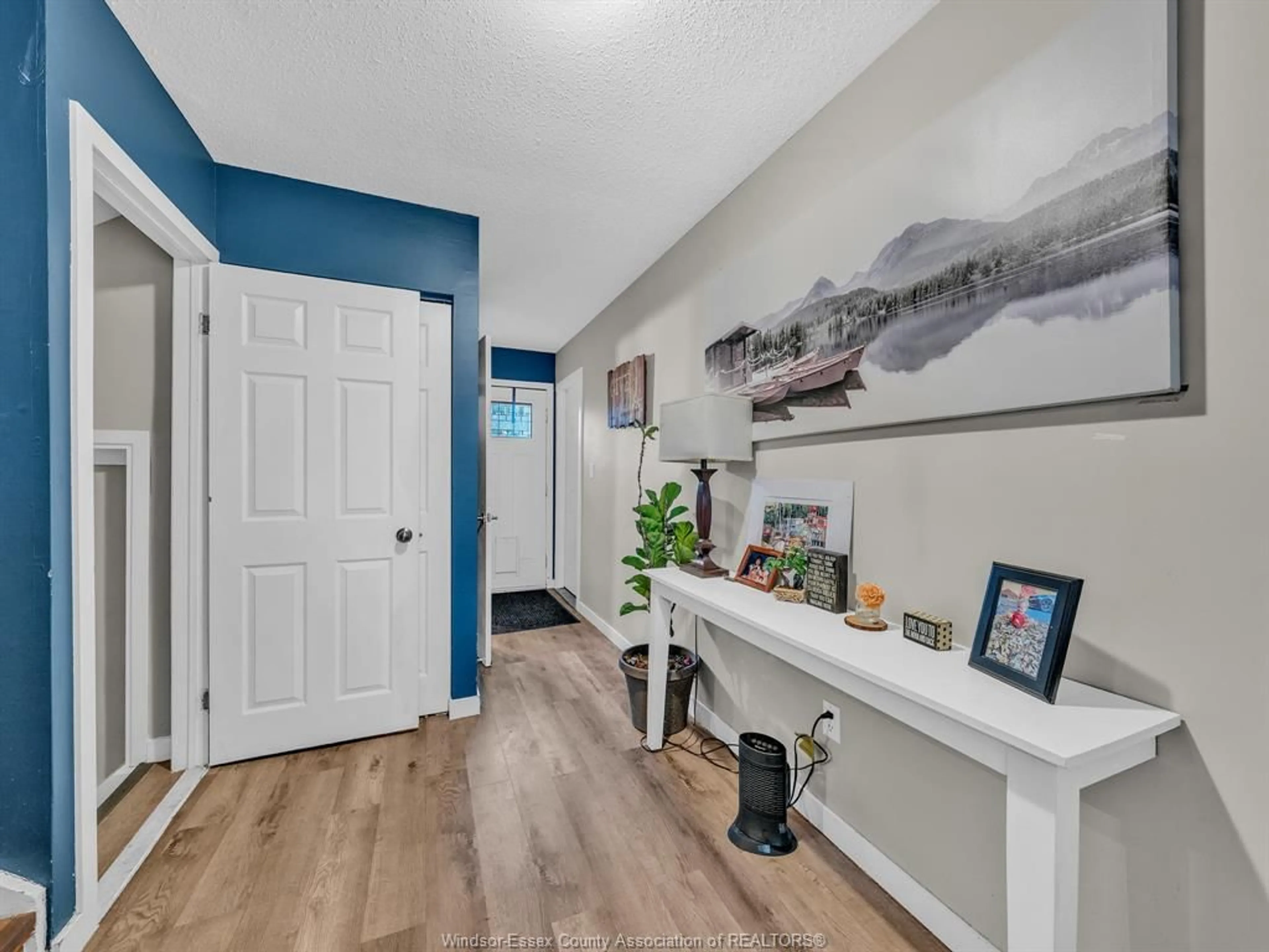 Indoor entryway for 147 BOARDWALK Ave, Amherstburg Ontario N9V 3C9