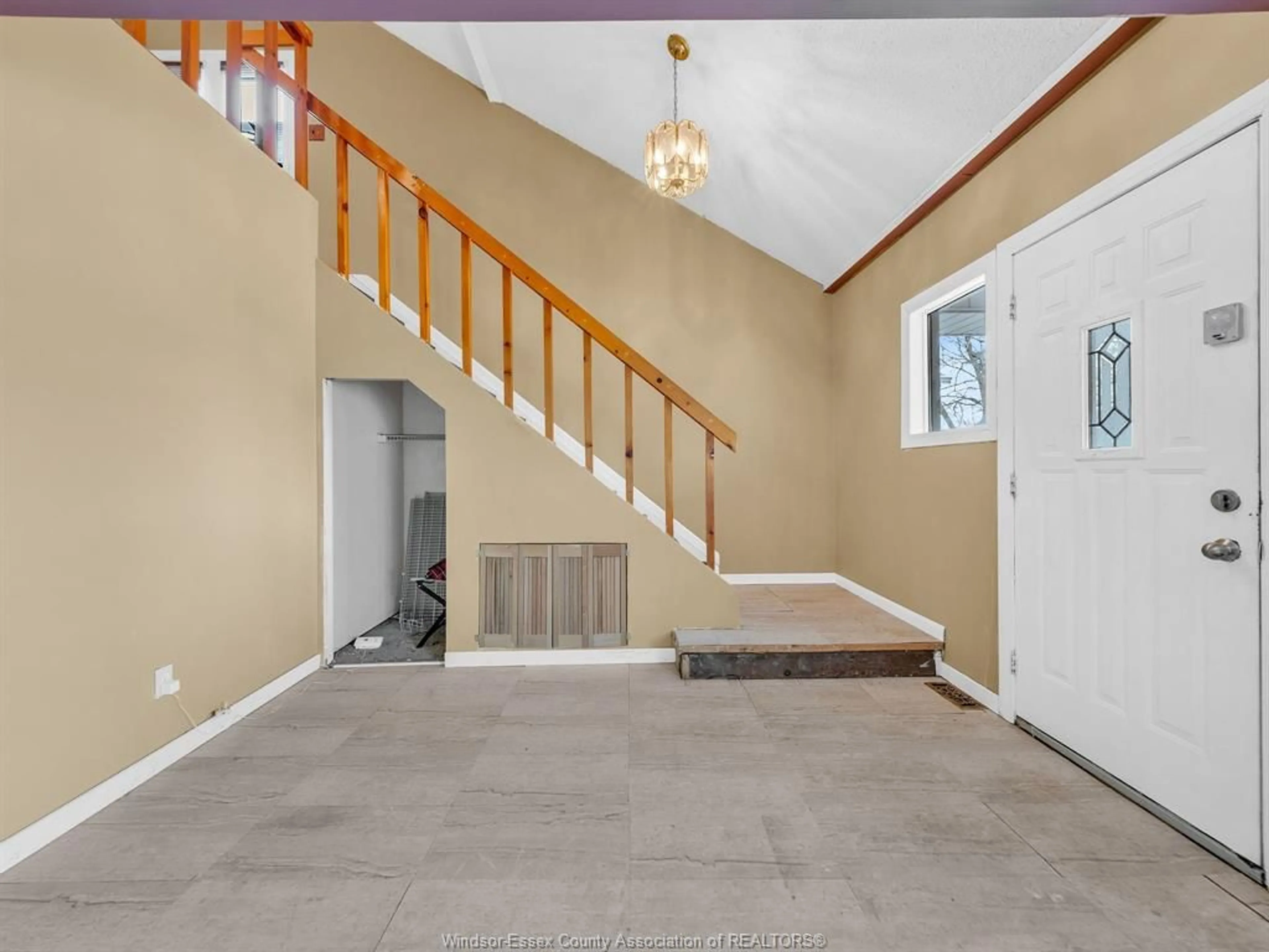 Unknown for 1129 Janette Ave, Windsor Ontario N9A 5A6