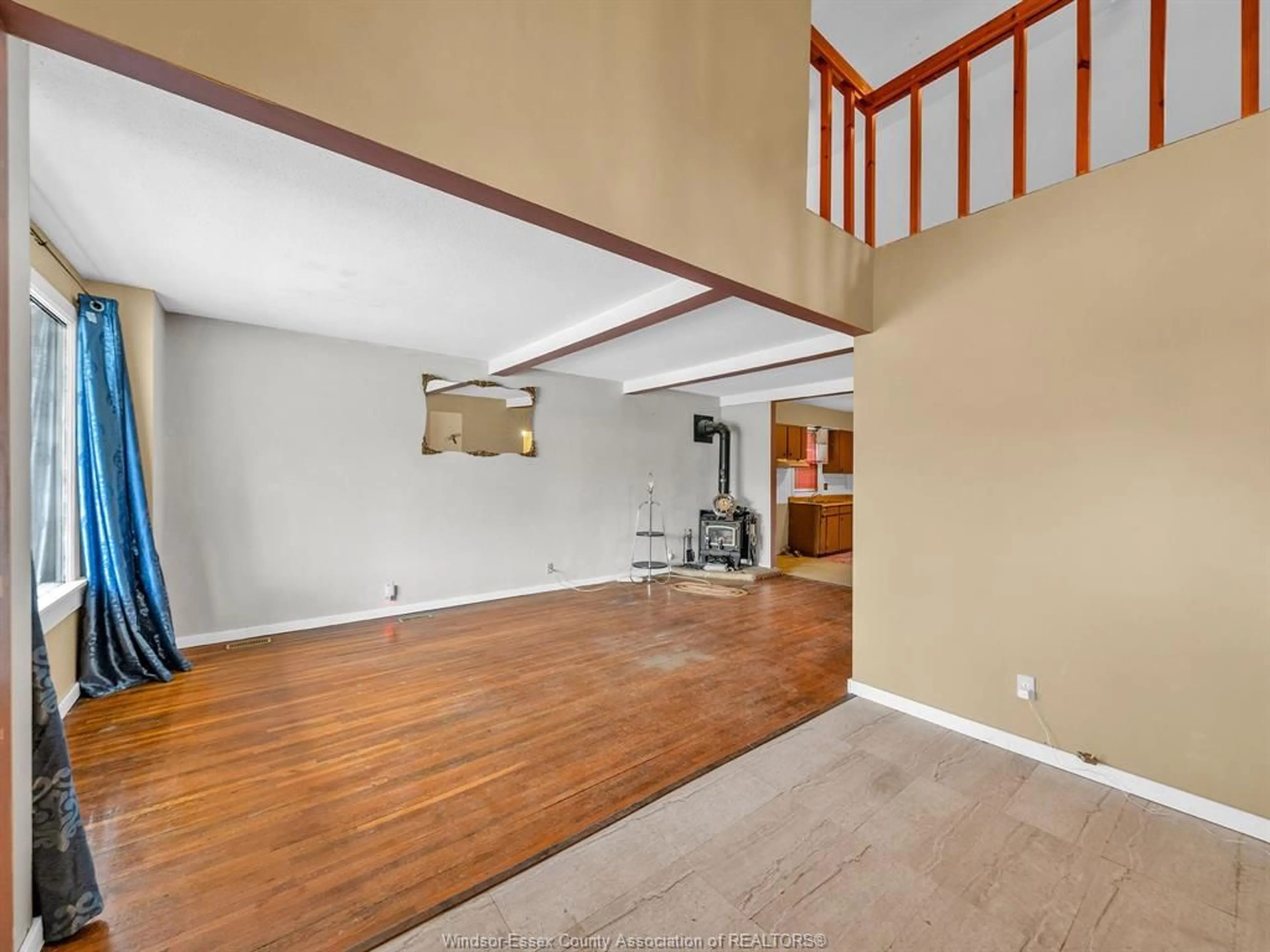 Indoor foyer for 1129 Janette Ave, Windsor Ontario N9A 5A6