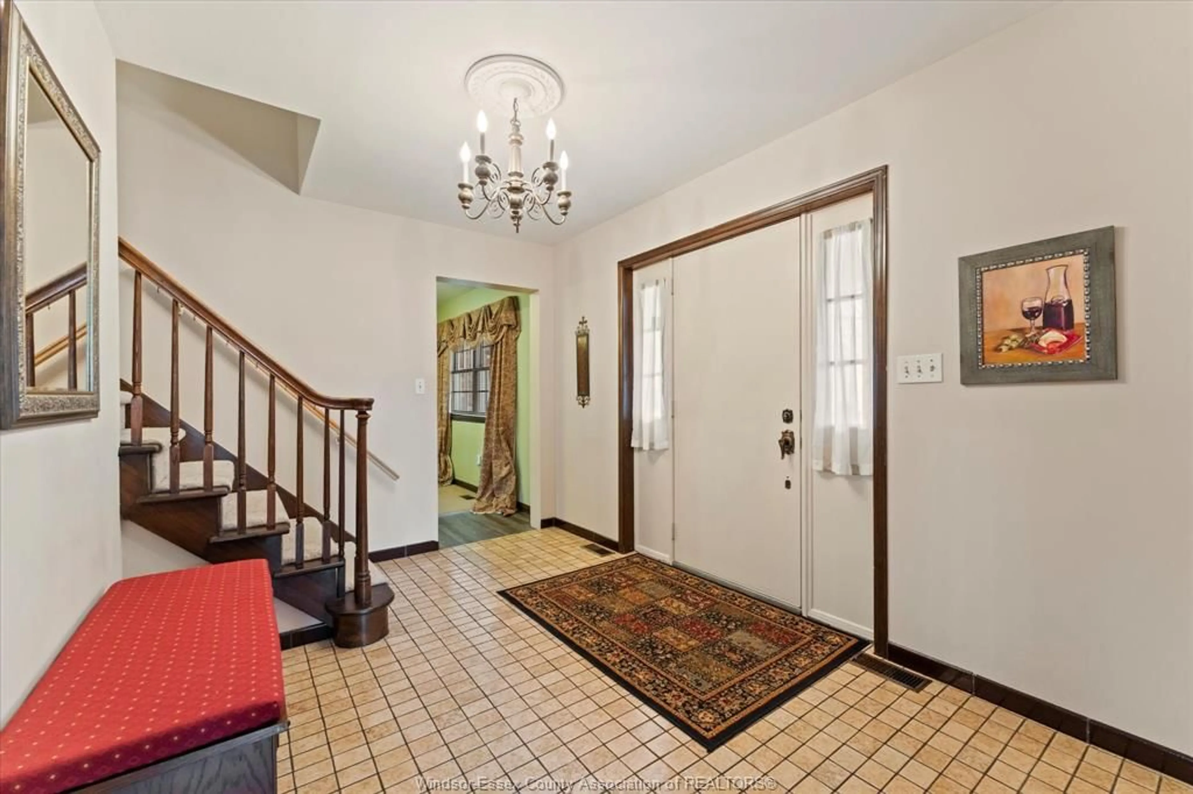 Indoor foyer for 2639 Bernard, Windsor Ontario N8W 4S5
