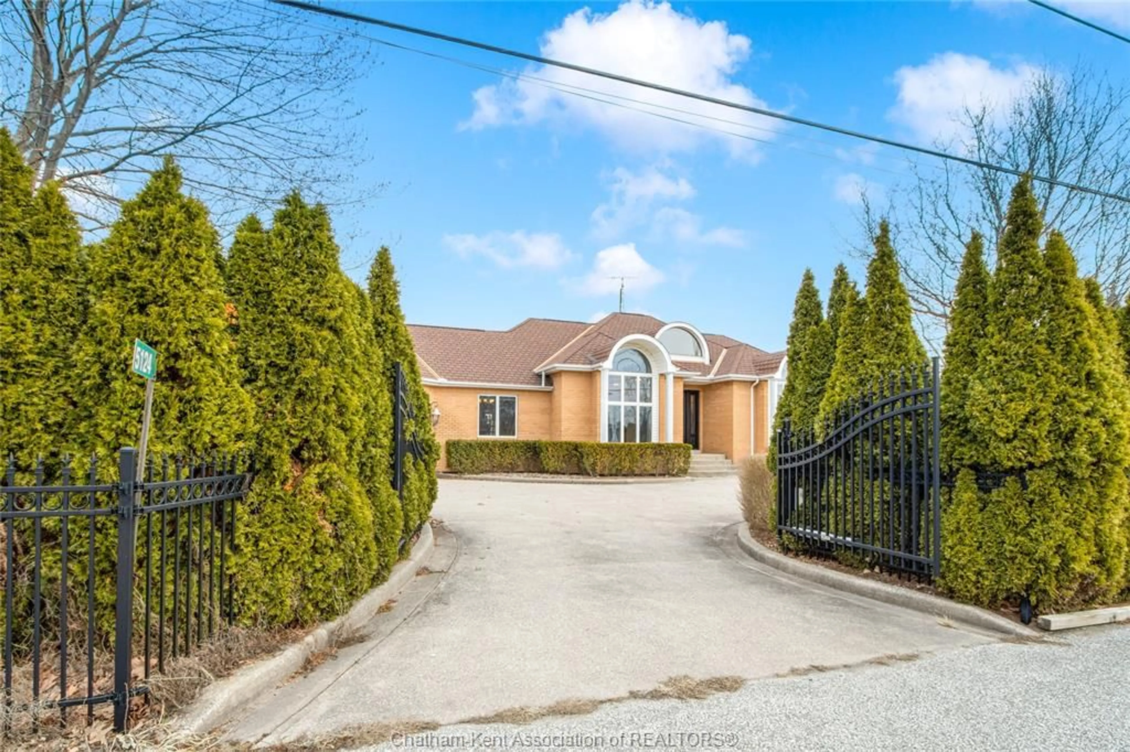 A pic from outside/outdoor area/front of a property/back of a property/a pic from drone, street for 5124 JOY Rd, Windsor Ontario N0R 1K0
