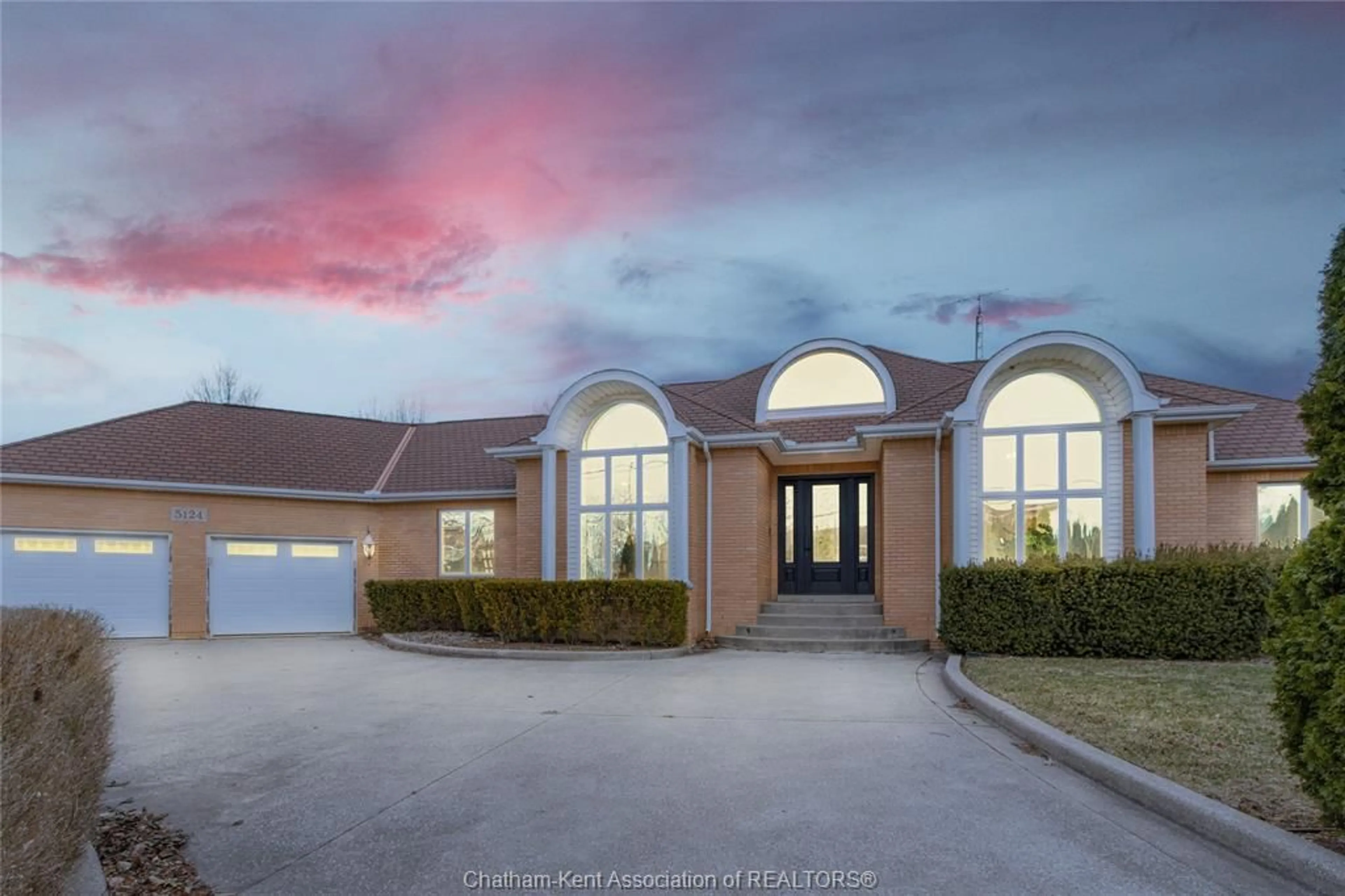 A pic from outside/outdoor area/front of a property/back of a property/a pic from drone, street for 5124 JOY Rd, Windsor Ontario N0R 1K0