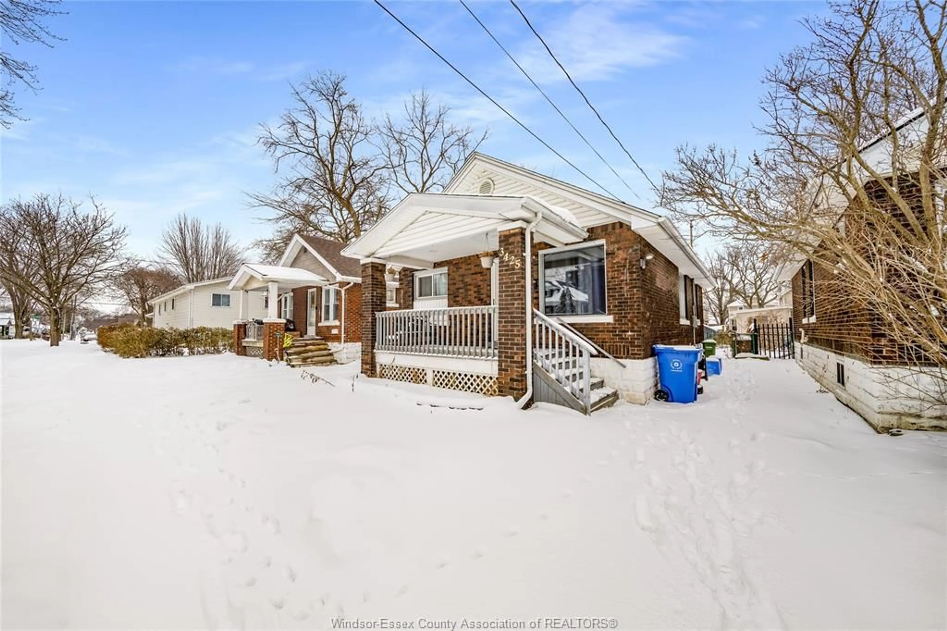 A pic from outside/outdoor area/front of a property/back of a property/a pic from drone, street for 3245 BABY St, Windsor Ontario N9C 1K7