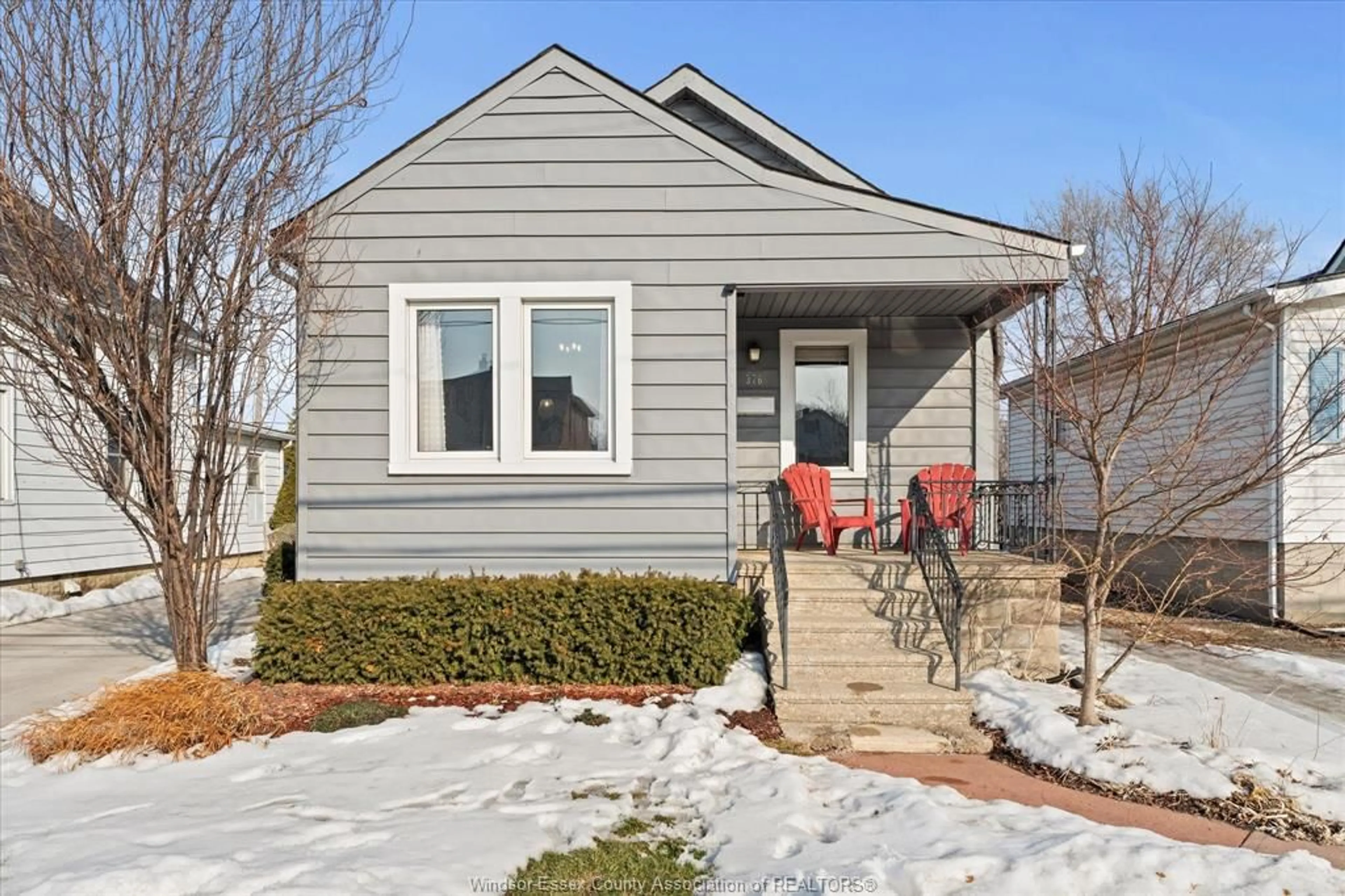 Home with vinyl exterior material, street for 376 LAUZON, Windsor Ontario N8S 3L9