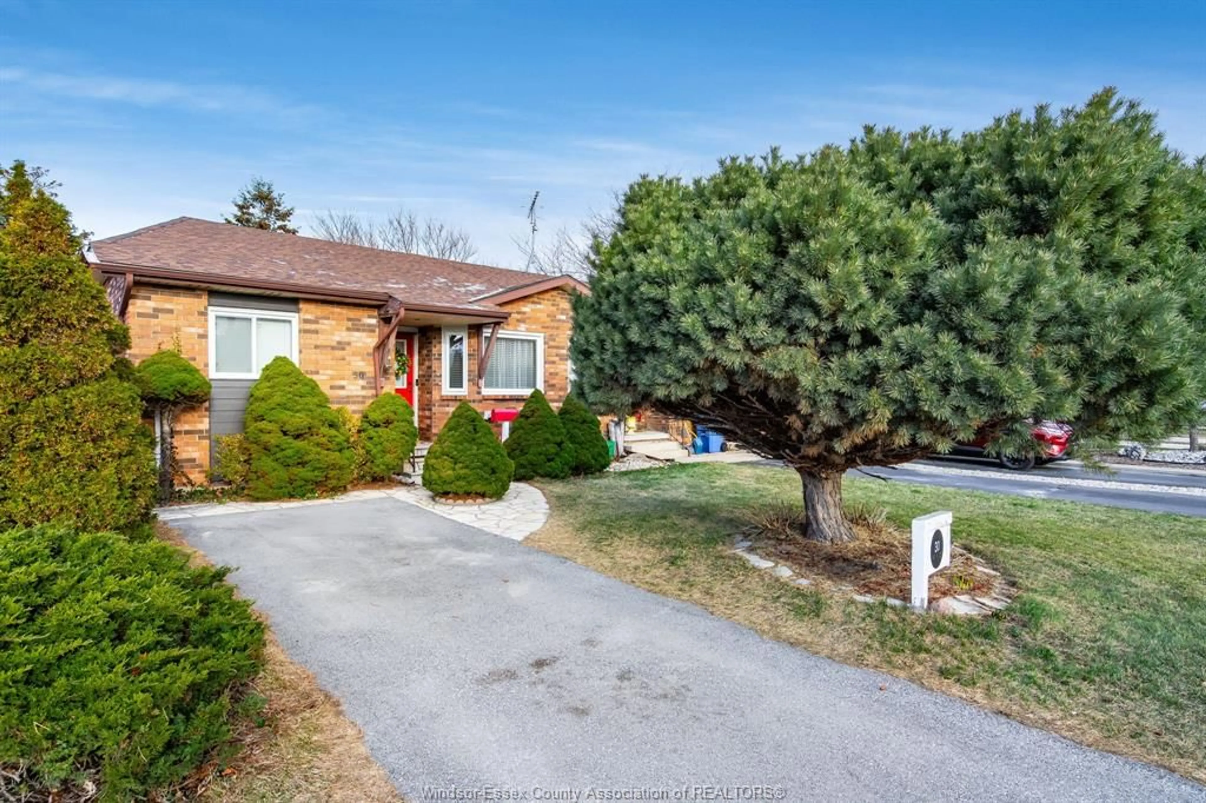 A pic from outside/outdoor area/front of a property/back of a property/a pic from drone, street for 30 Remark Dr, Kingsville Ontario N9Y 3X6