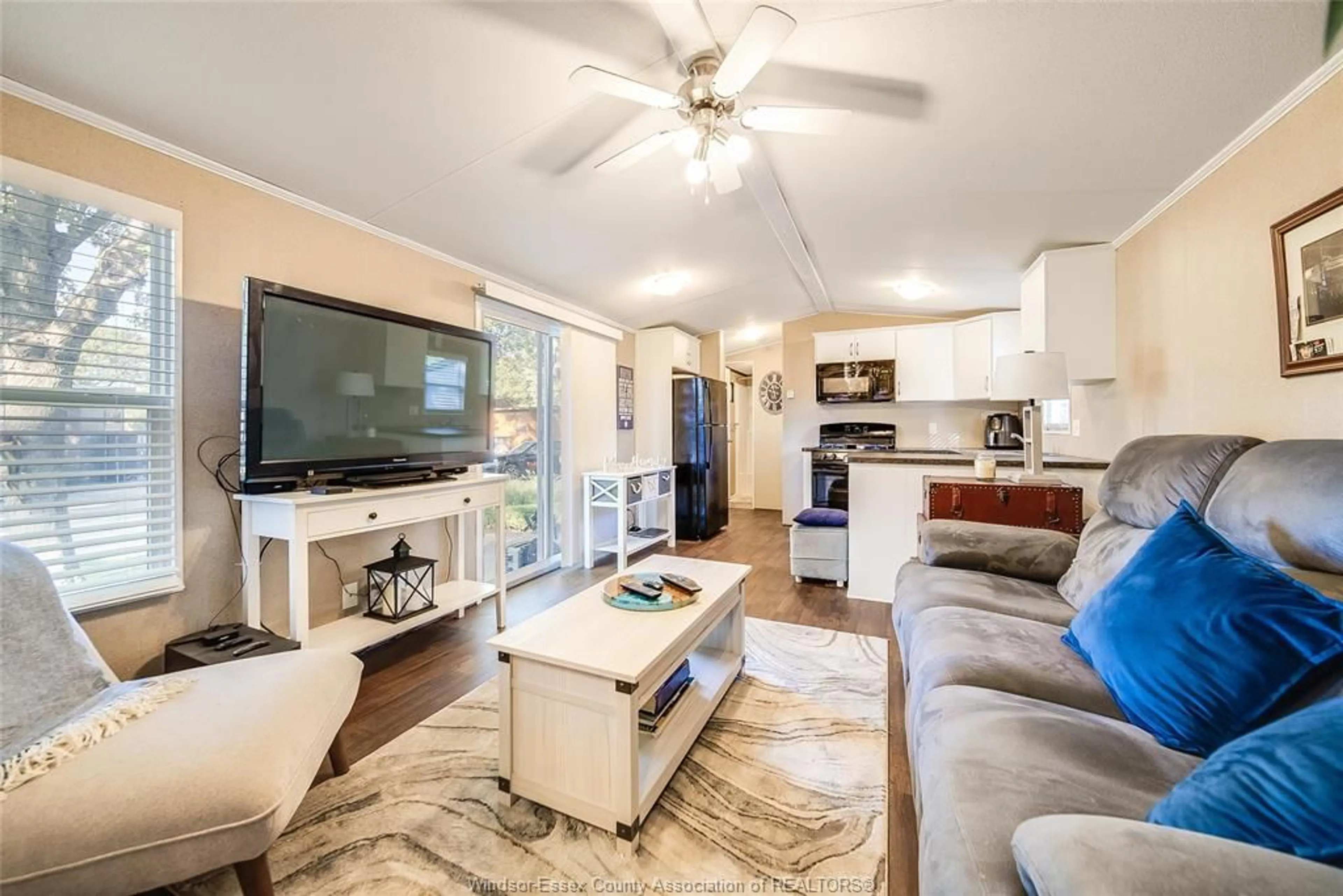 Living room with furniture, wood/laminate floor for 981 COUNTY RD 2 #535, Lakeshore Ontario N8L 1B4