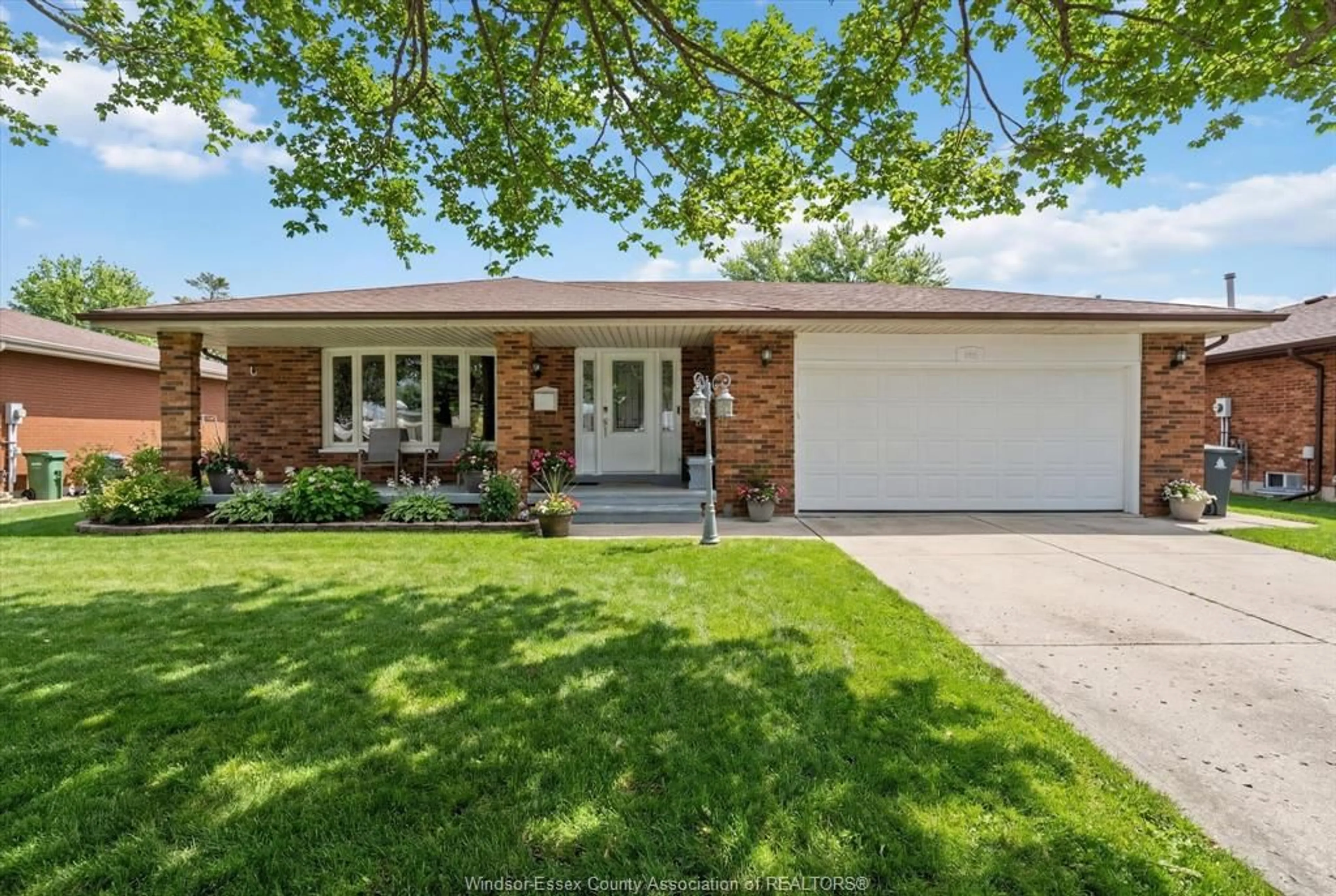 Home with brick exterior material, street for 386 WOODRIDGE, Tecumseh Ontario N8N 3A8