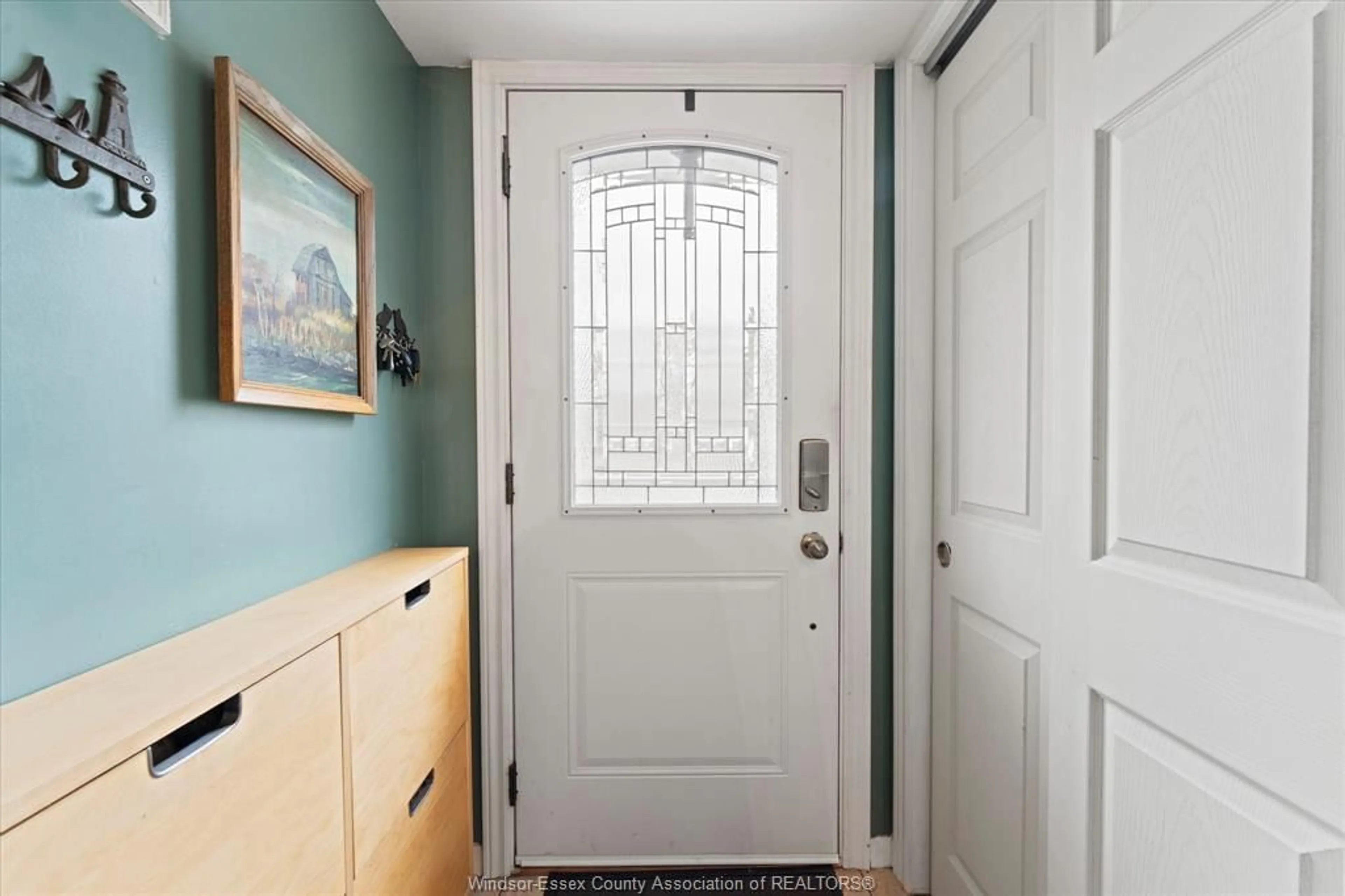 Indoor entryway for 196 ARLINGTON, Tecumseh Ontario N8N 2J7