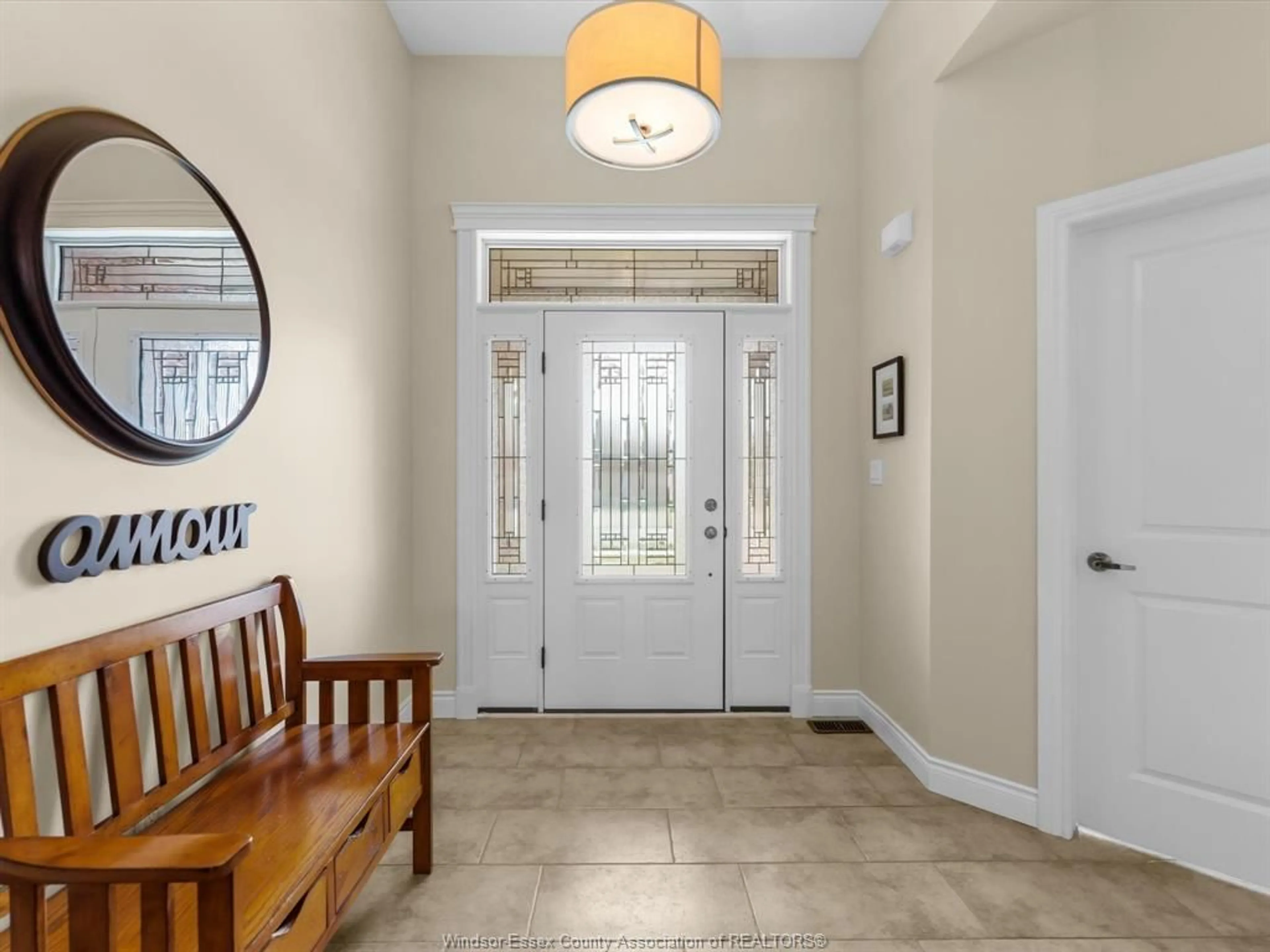 Indoor entryway for 2100 ANGELINA, LaSalle Ontario N9H 0A3