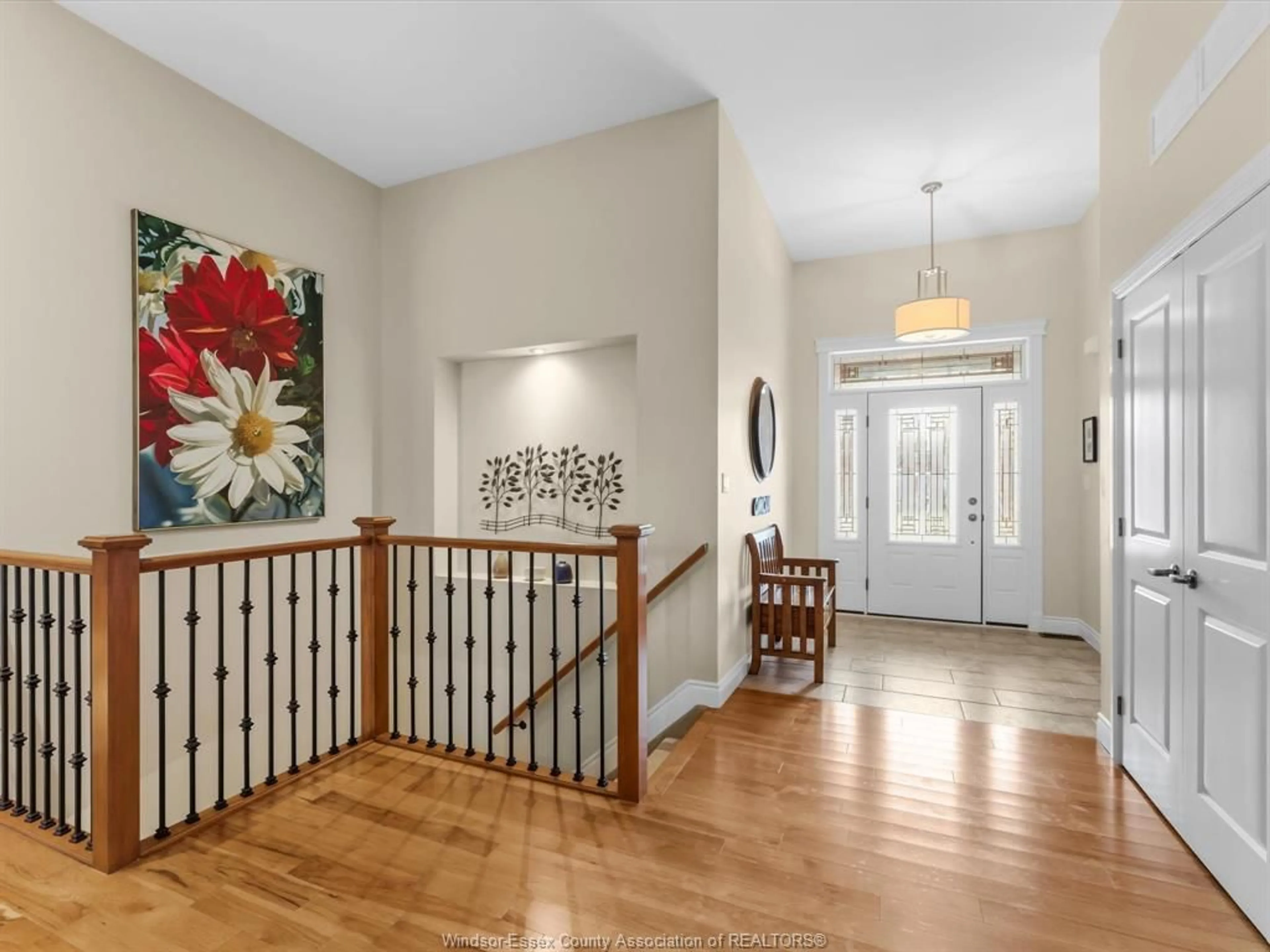 Indoor entryway for 2100 ANGELINA, LaSalle Ontario N9H 0A3