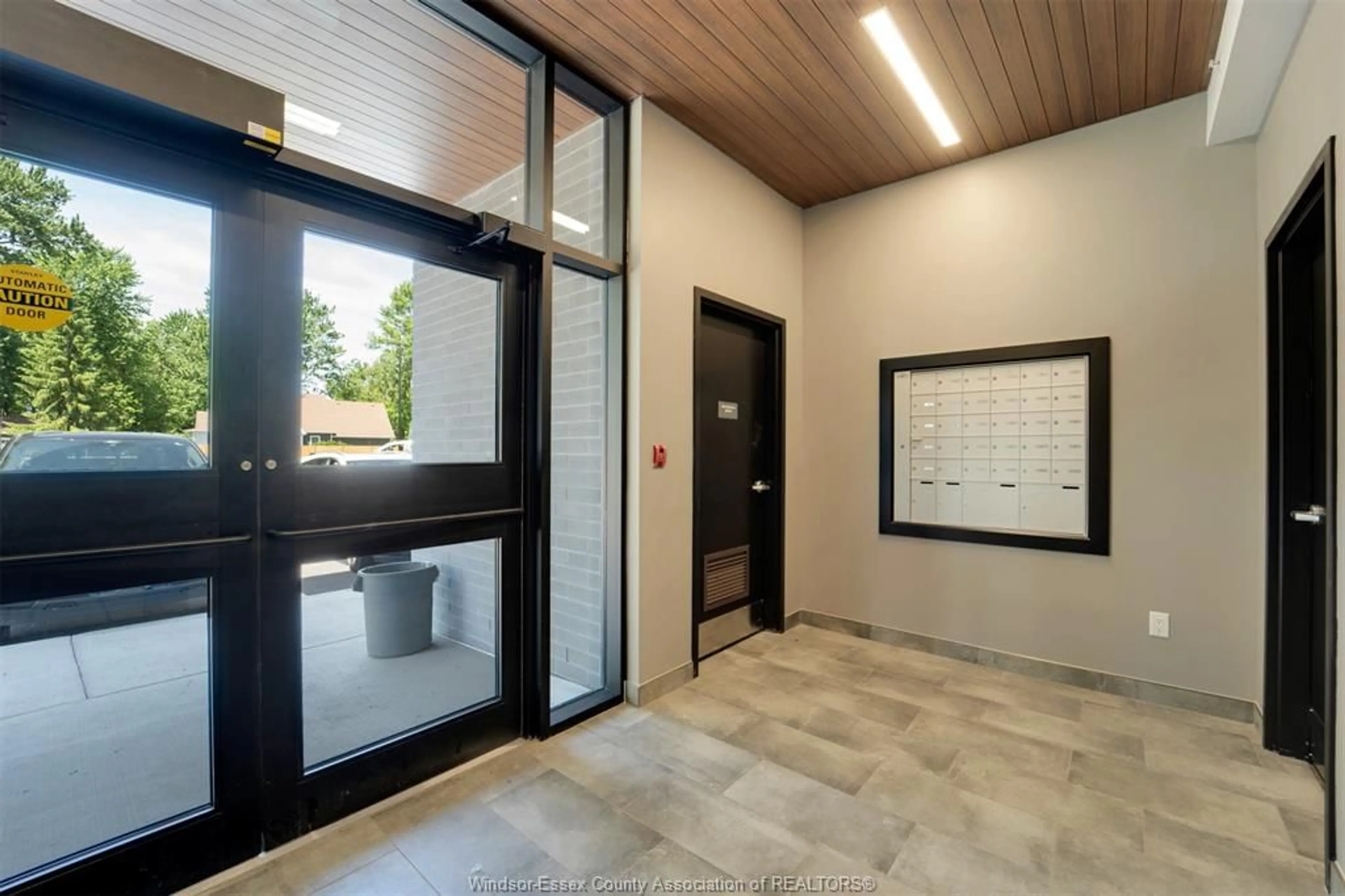 Indoor foyer for 140 Main St #304, Kingsville Ontario N9Y 1A6