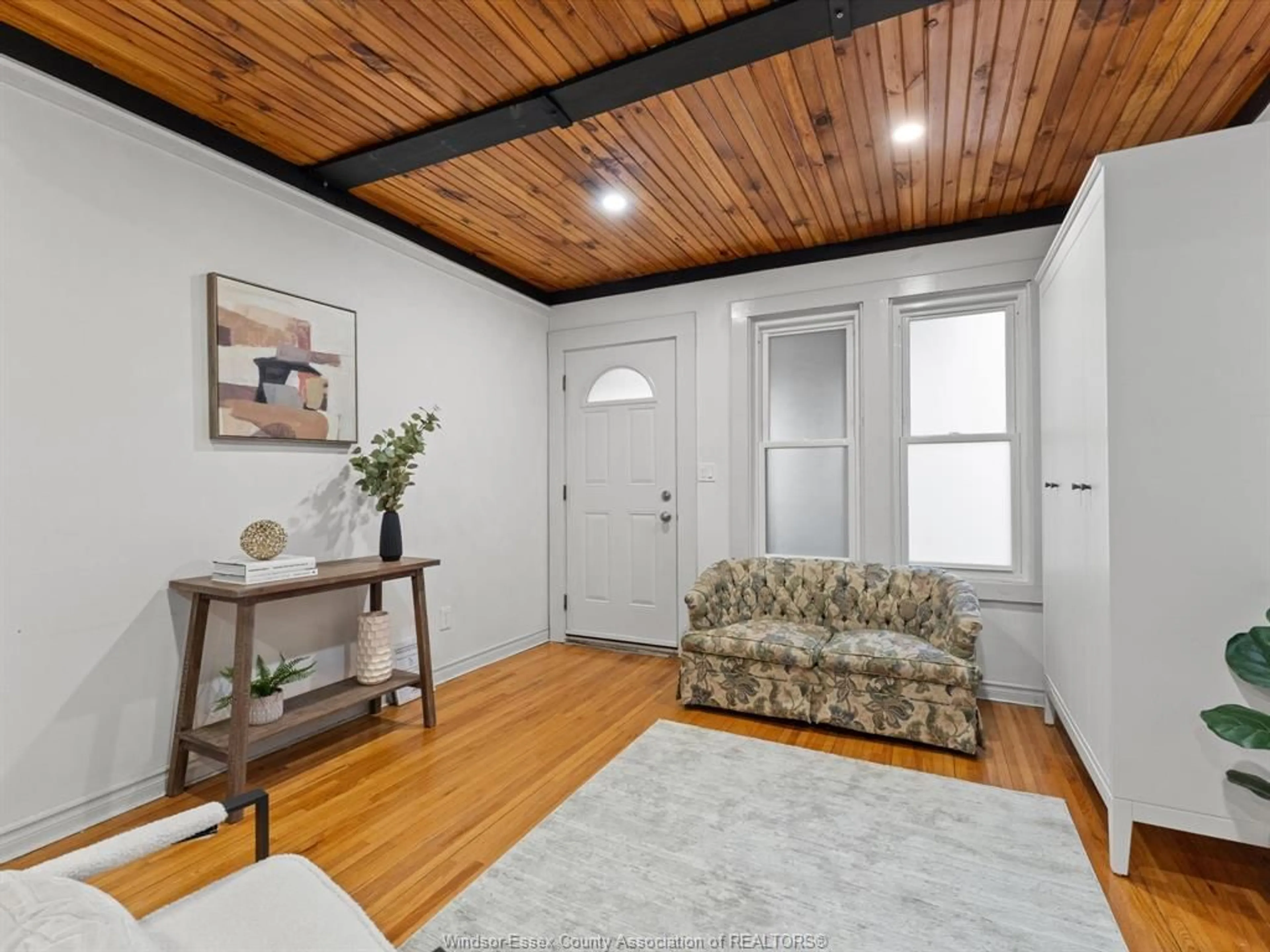 Indoor entryway for 1448 Dufferin Pl, Windsor Ontario N8X 3K4