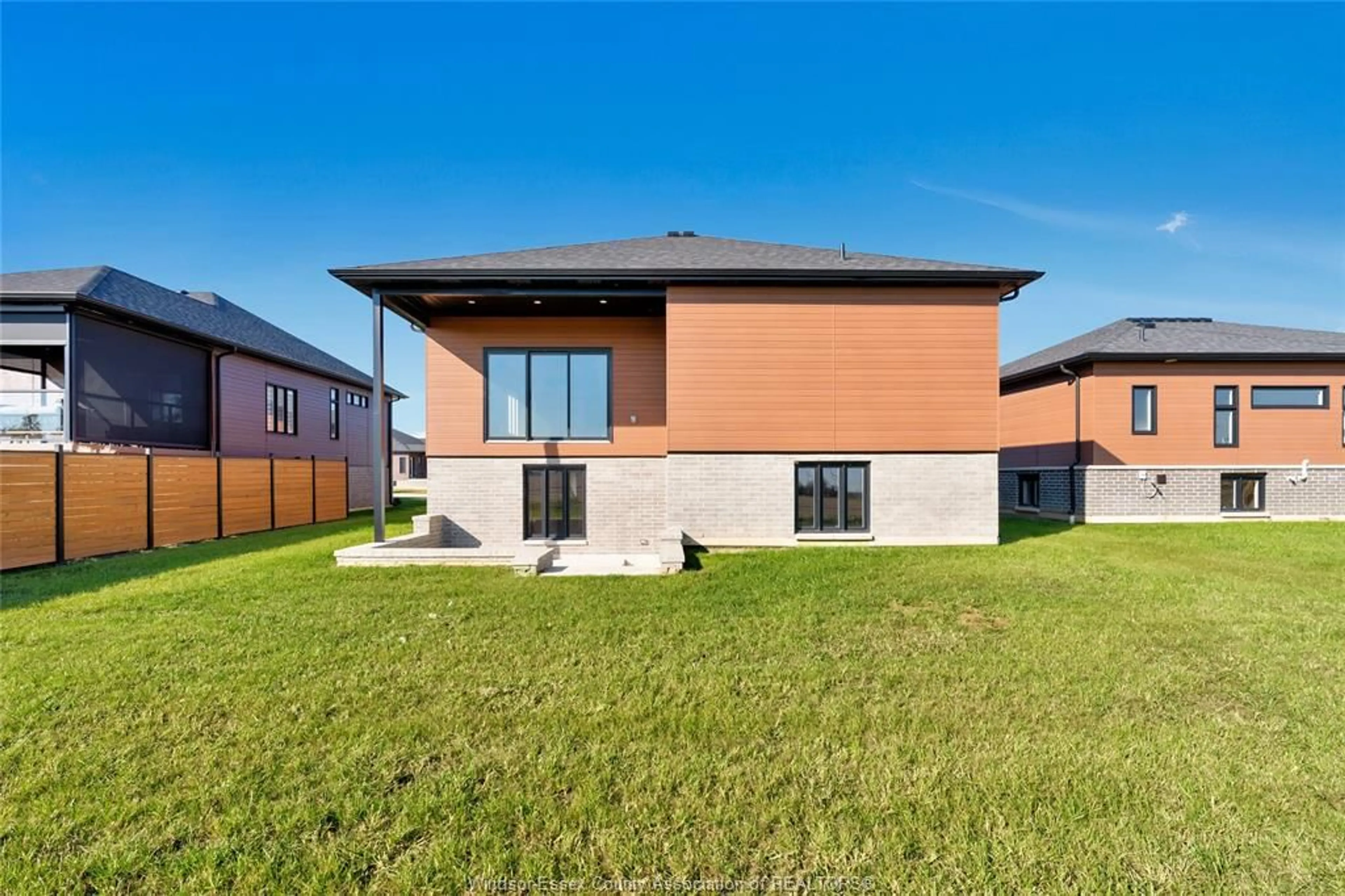 Home with brick exterior material, building for 112 HAZEL CRES, Kingsville Ontario N9Y 0A9