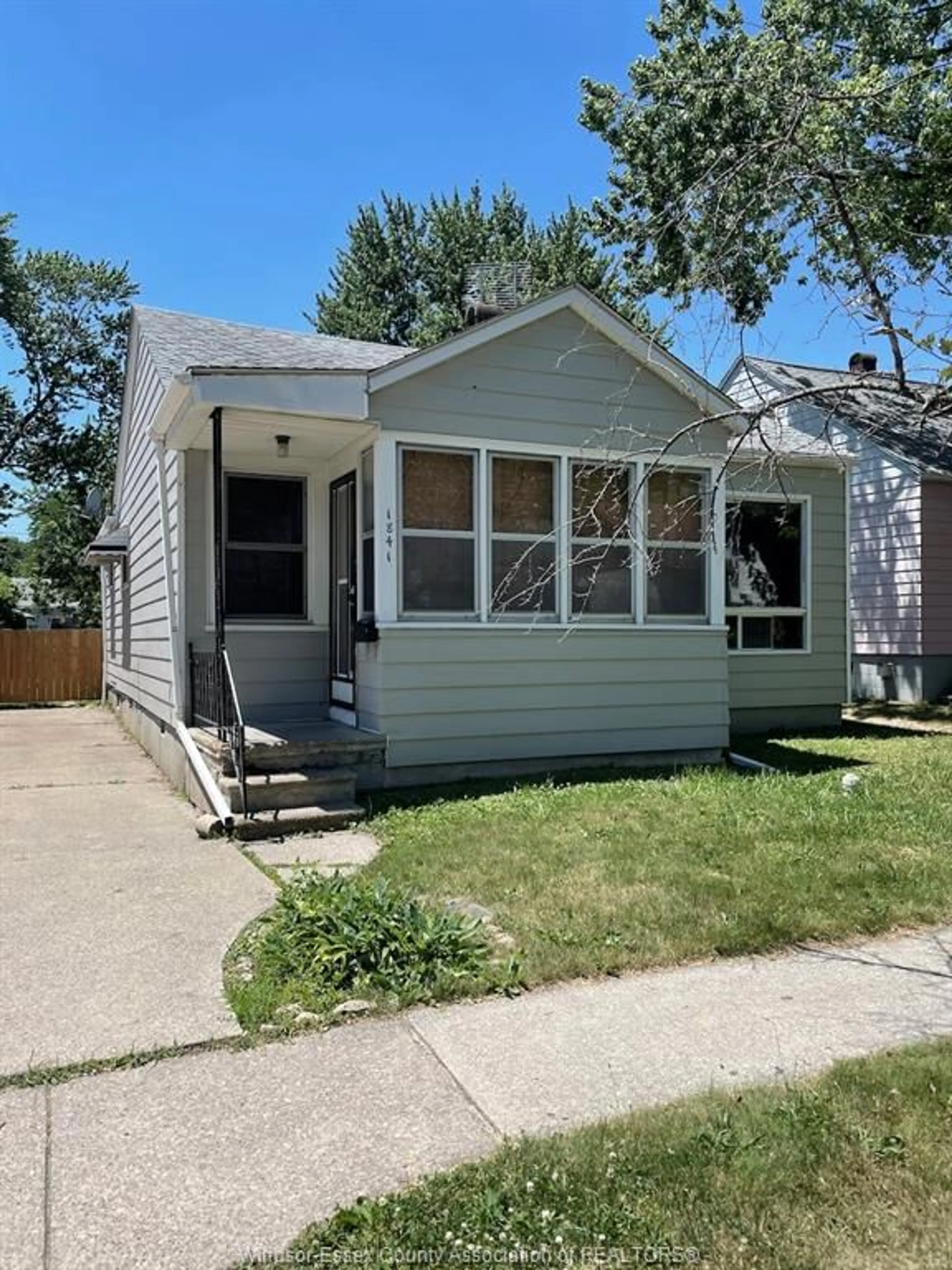 Home with vinyl exterior material, street for 1841 AUBIN, Windsor Ontario N8W 4L1