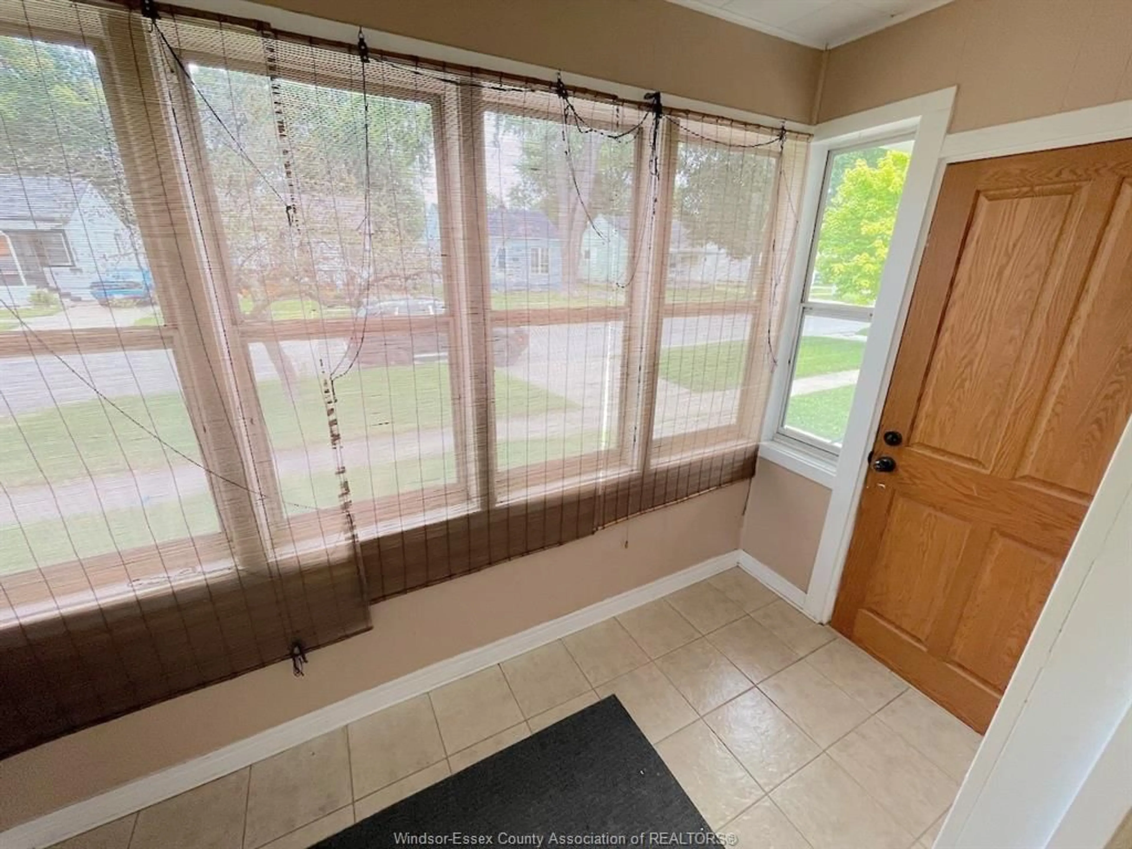 Indoor entryway for 1841 AUBIN, Windsor Ontario N8W 4L1