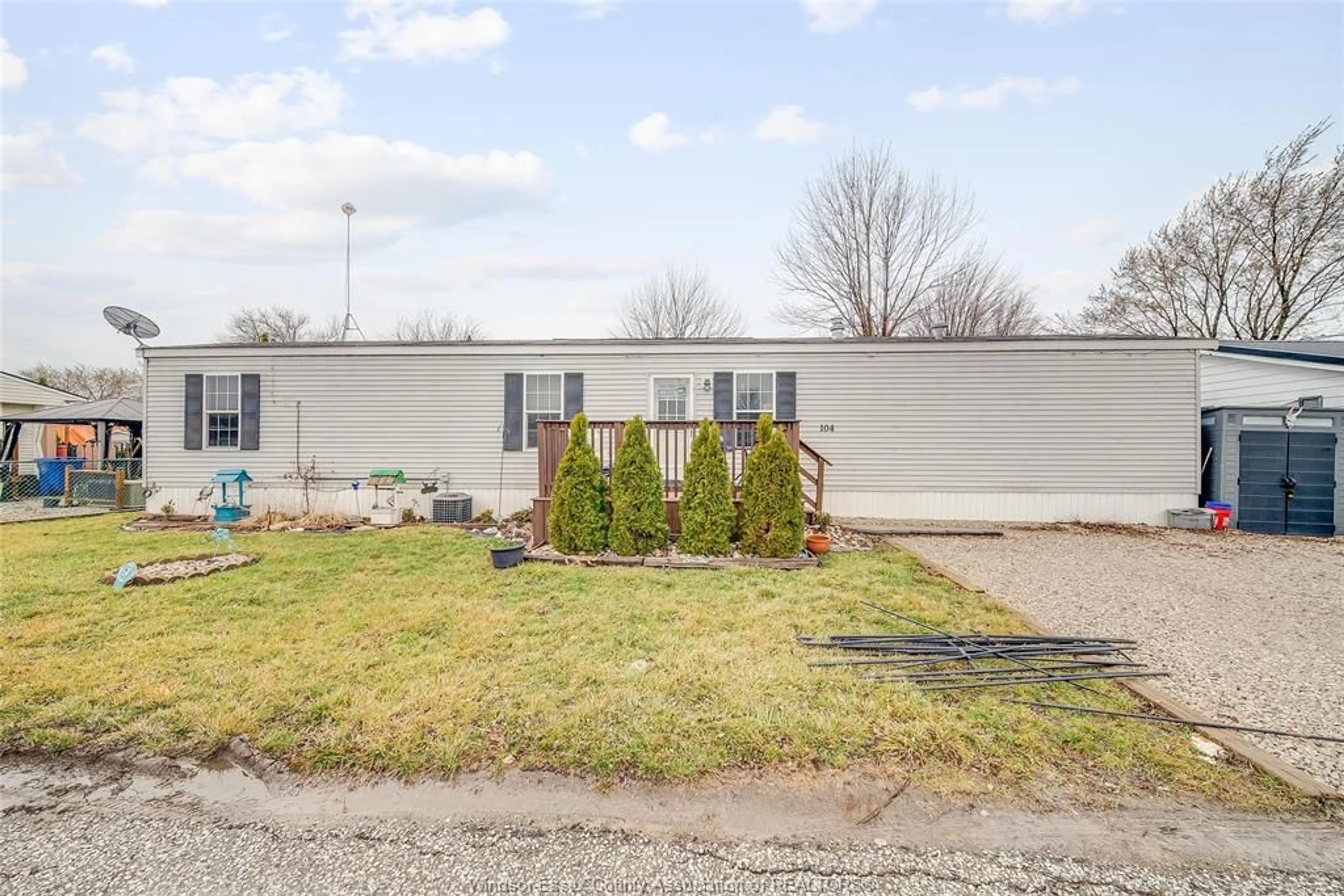 Unknown for 104 BROOKS Blvd, Lakeshore Ontario N8N 2P7