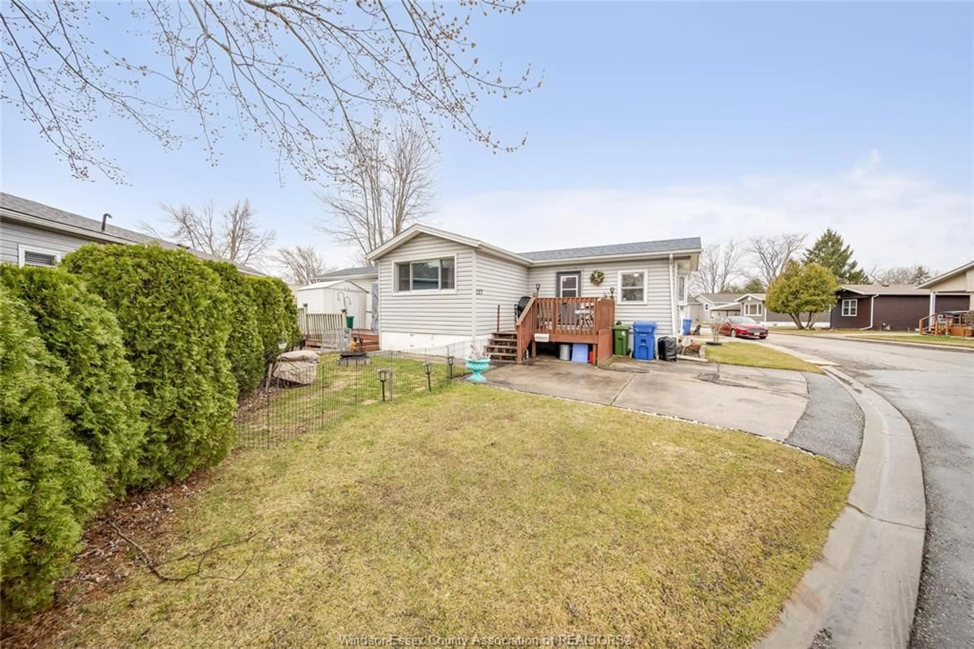 Unknown for 137 DANA Dr, Essex Ontario N8K 2A3