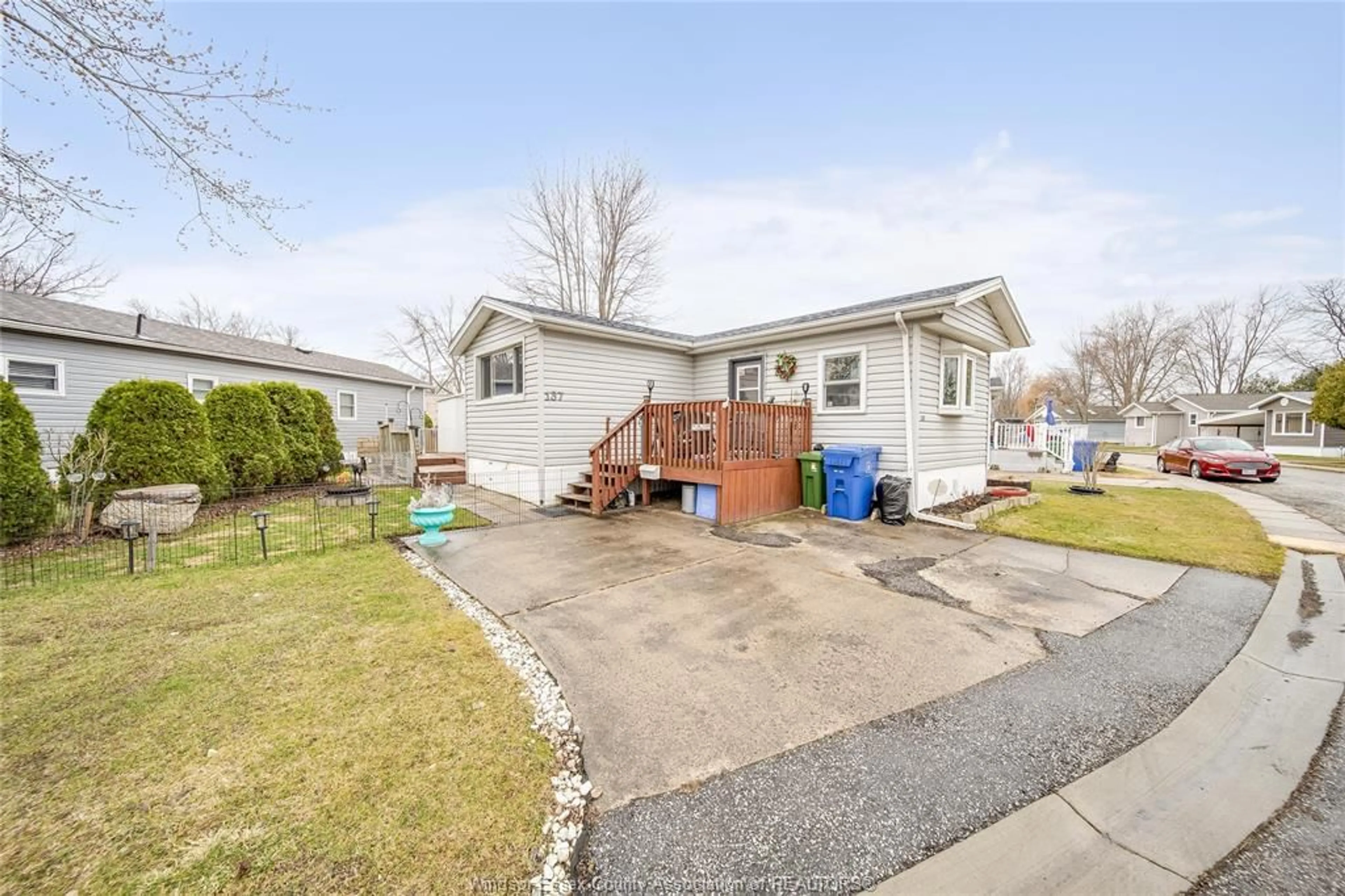 Unknown for 137 DANA Dr, Essex Ontario N8K 2A3