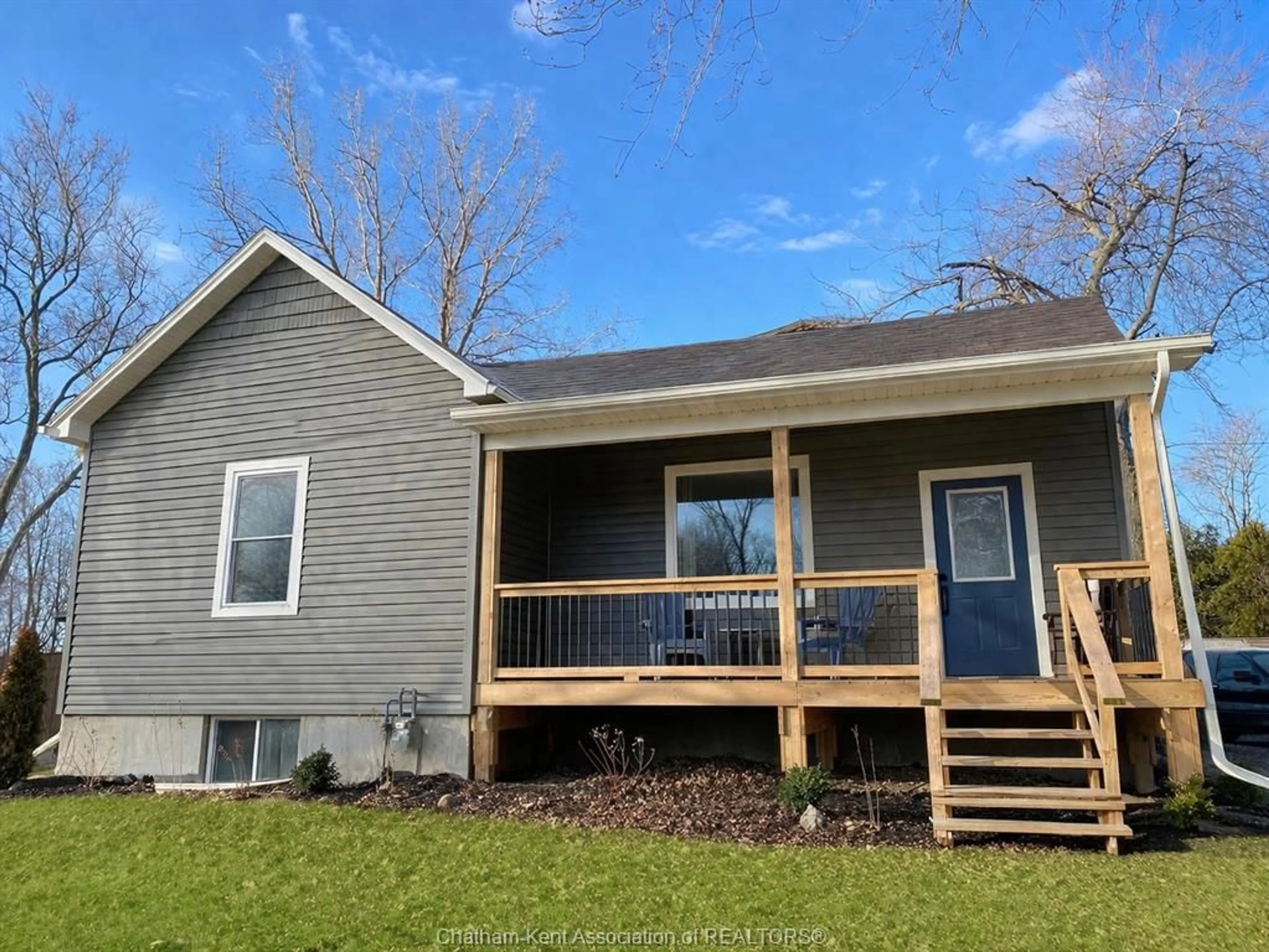 Home with vinyl exterior material, water/lake/river/ocean view for 8568 Nancy St, Cedar Springs Ontario N0P 1E0