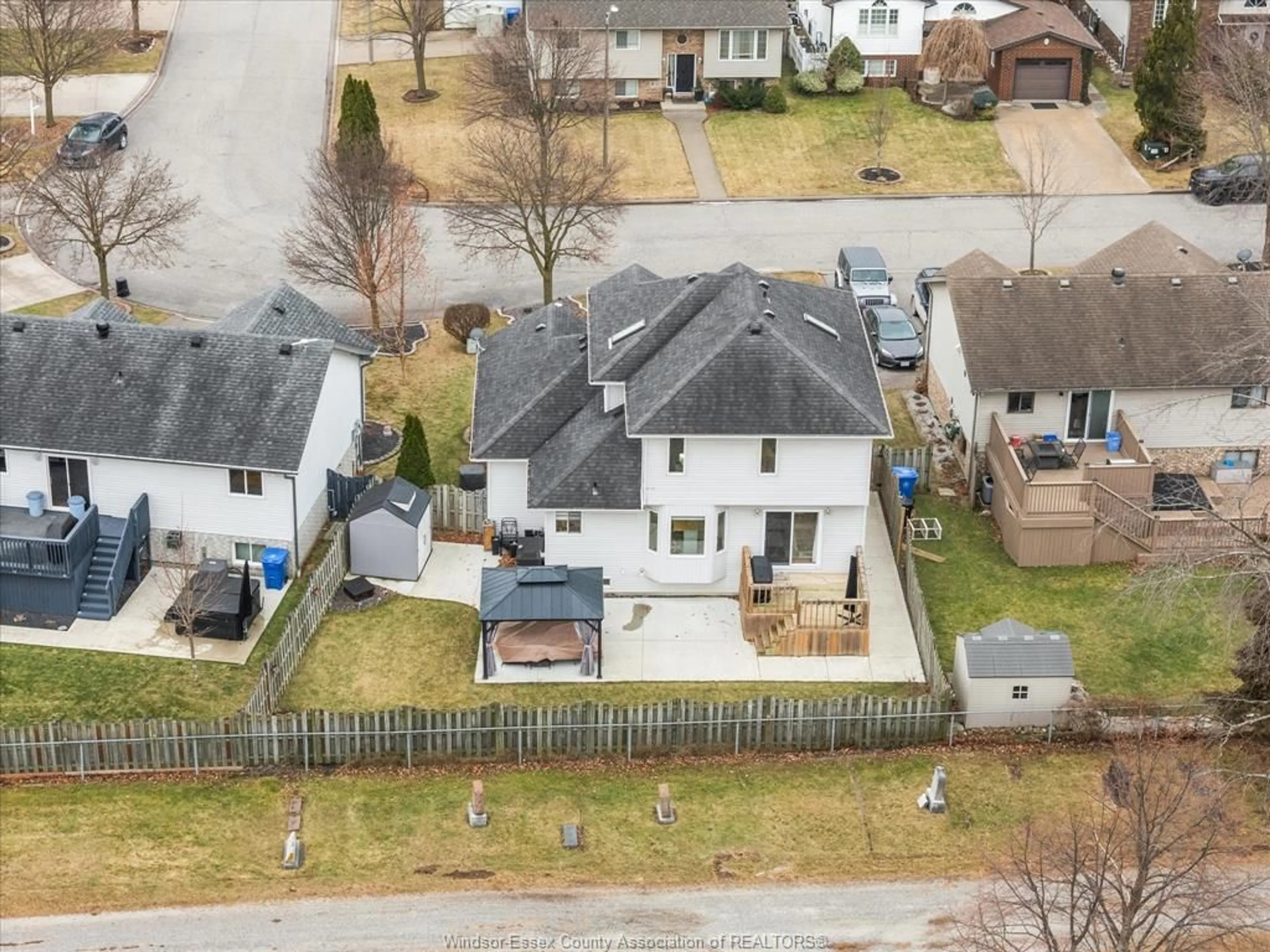 A pic from outside/outdoor area/front of a property/back of a property/a pic from drone, street for 46 Brush Cres, Amherstburg Ontario N9V 3Y5